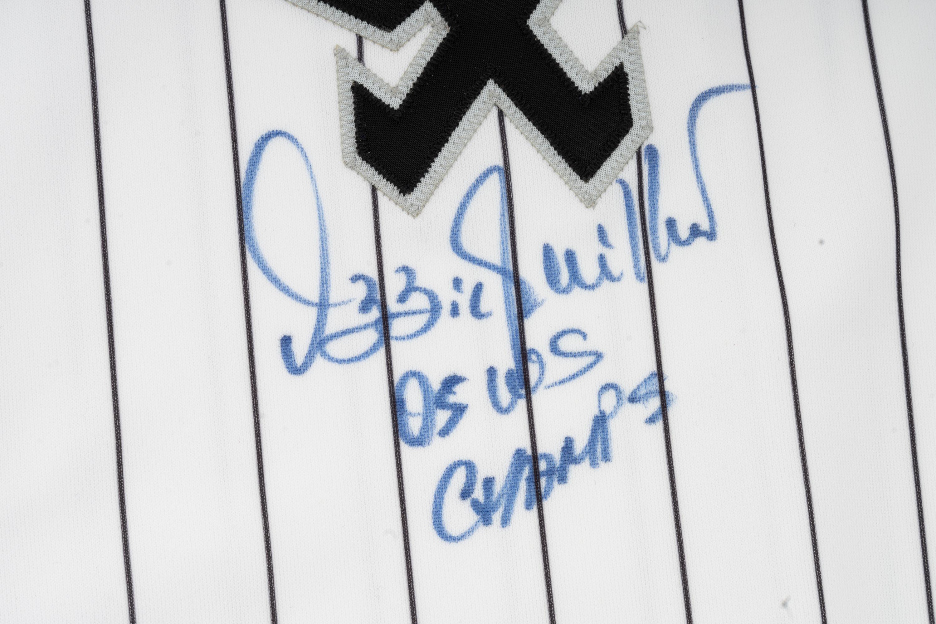 A Group of 13 2005 Chicago White Sox World Series Champion Signed Autograph Items (Steiner)