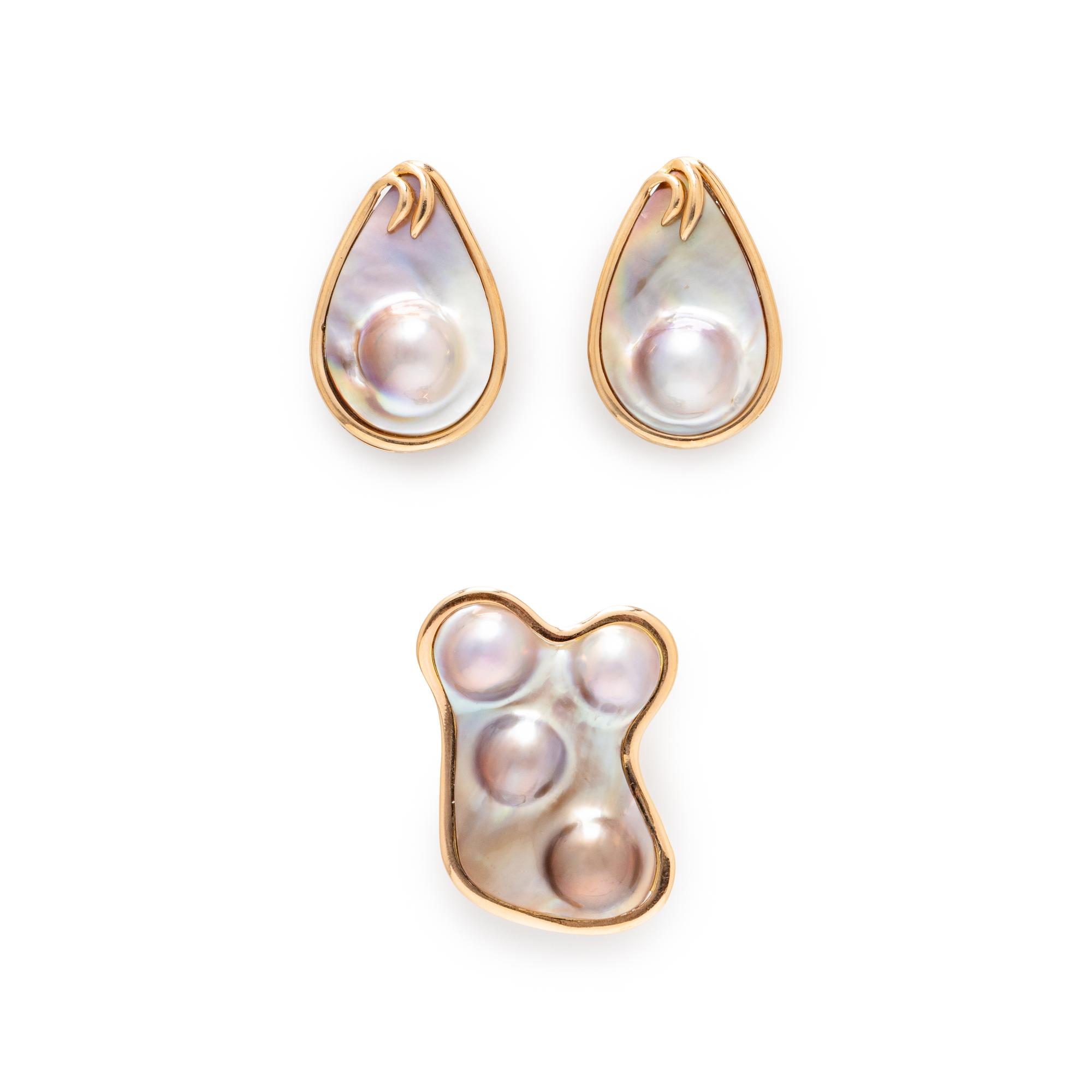 YELLOW GOLD AND CULTURED BLISTER PEARL EARRINGS AND SCARF RING