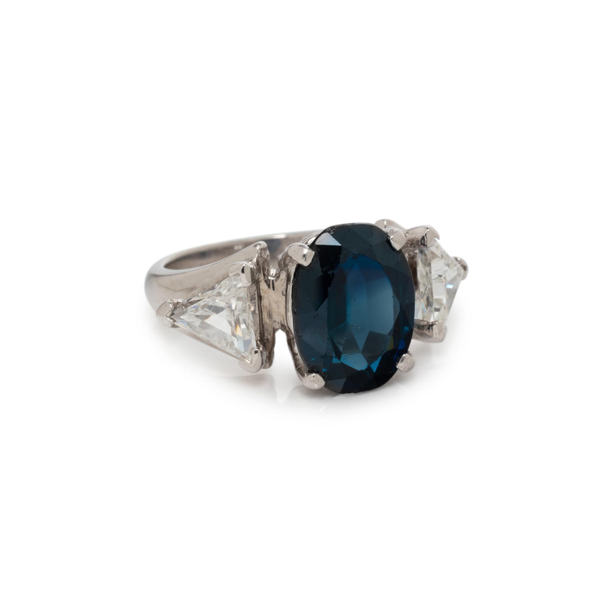 SAPPHIRE AND DIAMOND RING