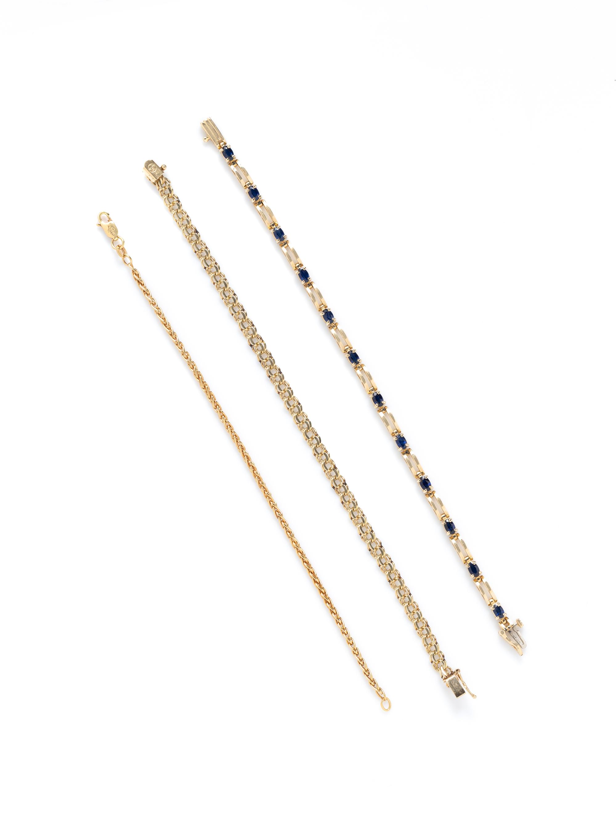 COLLECTION OF YELLOW GOLD BRACELETS