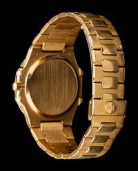 PATEK PHILIPPE, REF. 3900/1 18K YELLOW GOLD 'NAUTILUS' WATCH