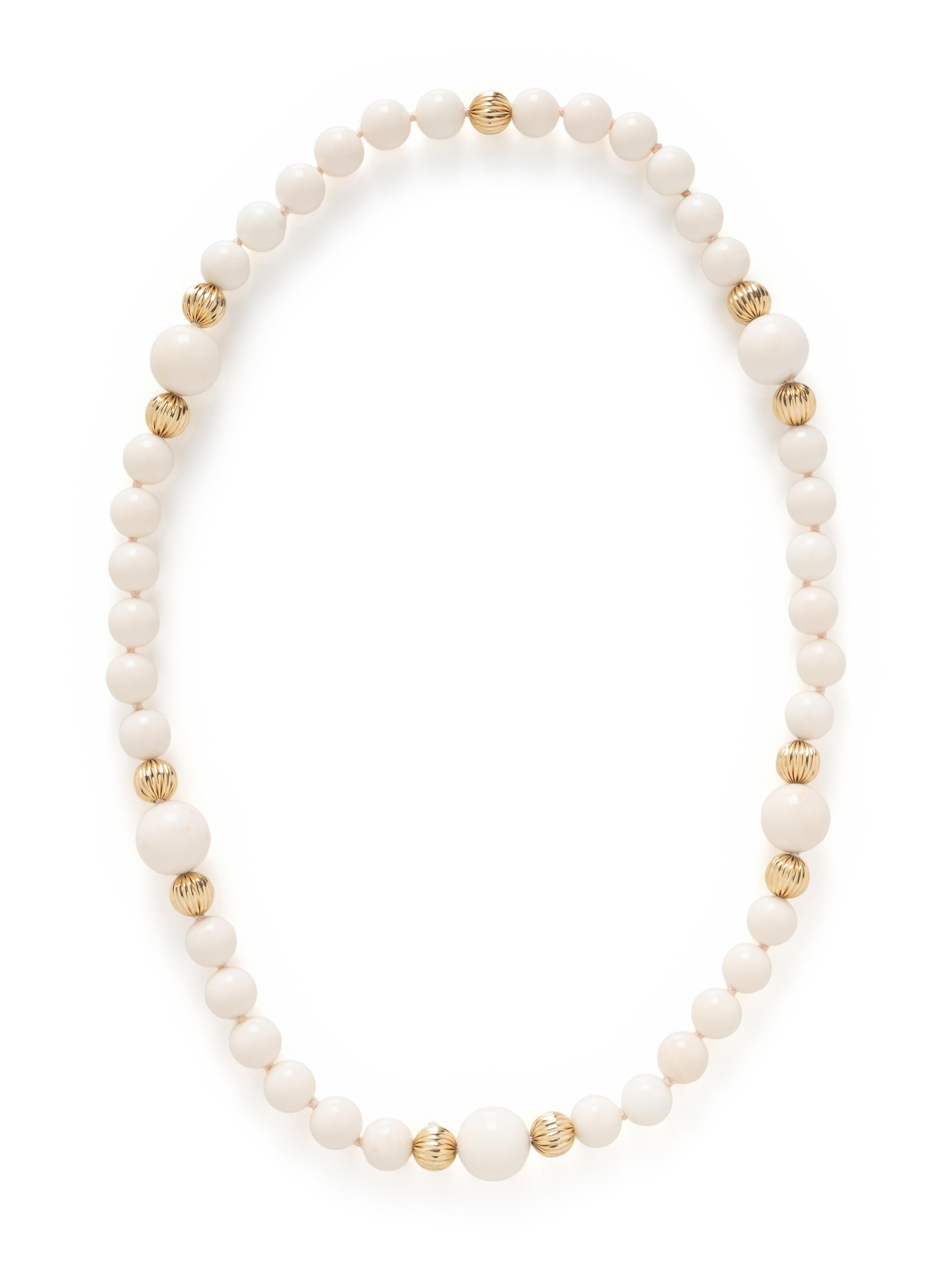 CORAL AND YELLOW GOLD BEAD NECKLACE