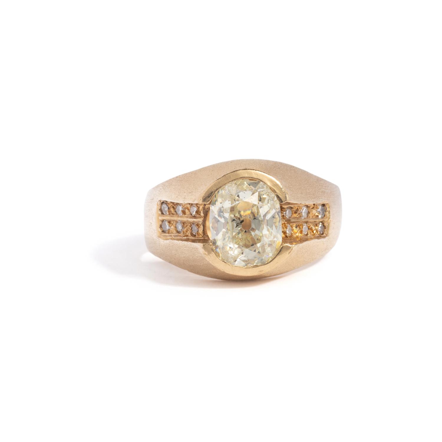 YELLOW GOLD AND DIAMOND RING