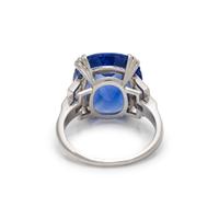 SAPPHIRE AND DIAMOND RING