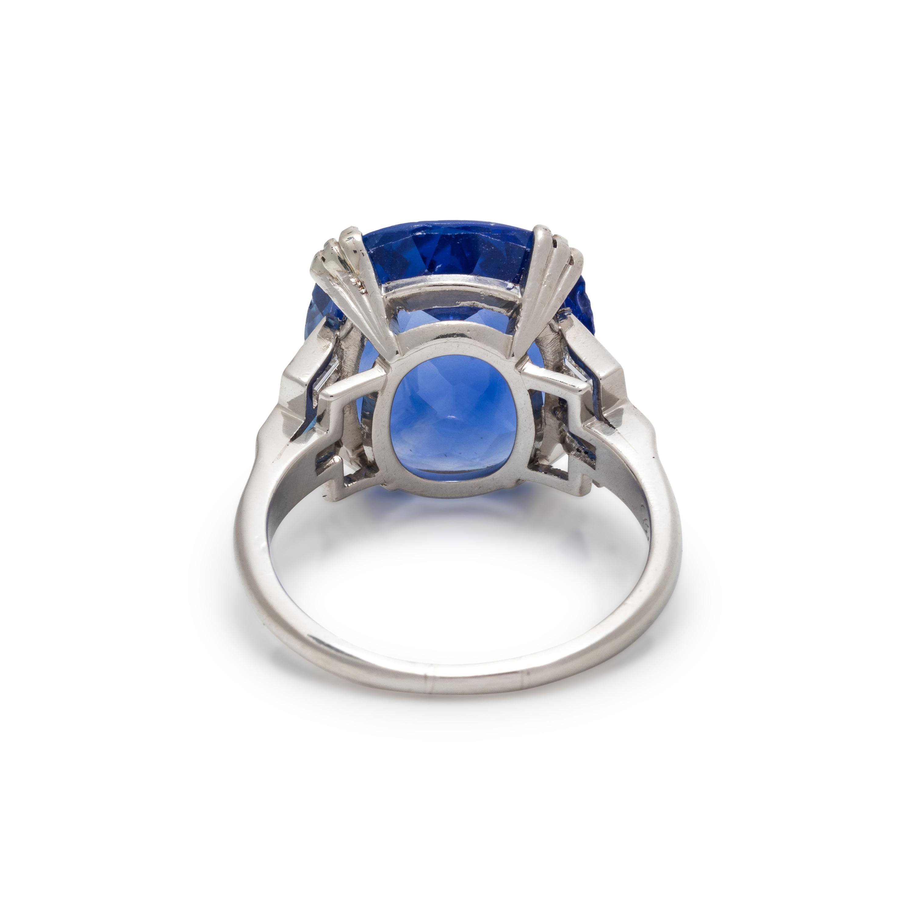 SAPPHIRE AND DIAMOND RING
