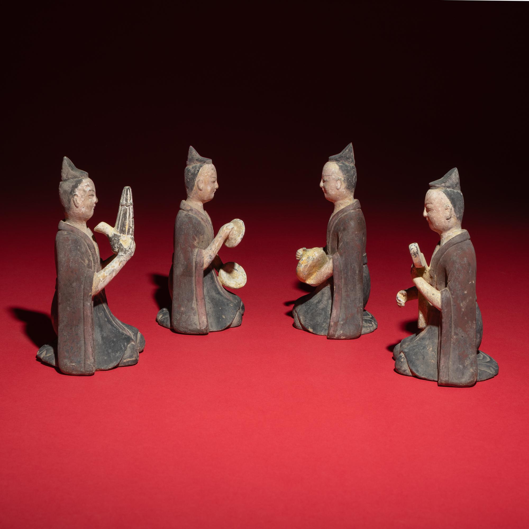 Four Chinese Painted Pottery Musicians, Northern Wei-Northern Qi Dynasty — 北魏晚期-北齊 灰陶彩繪伎樂俑一組四件