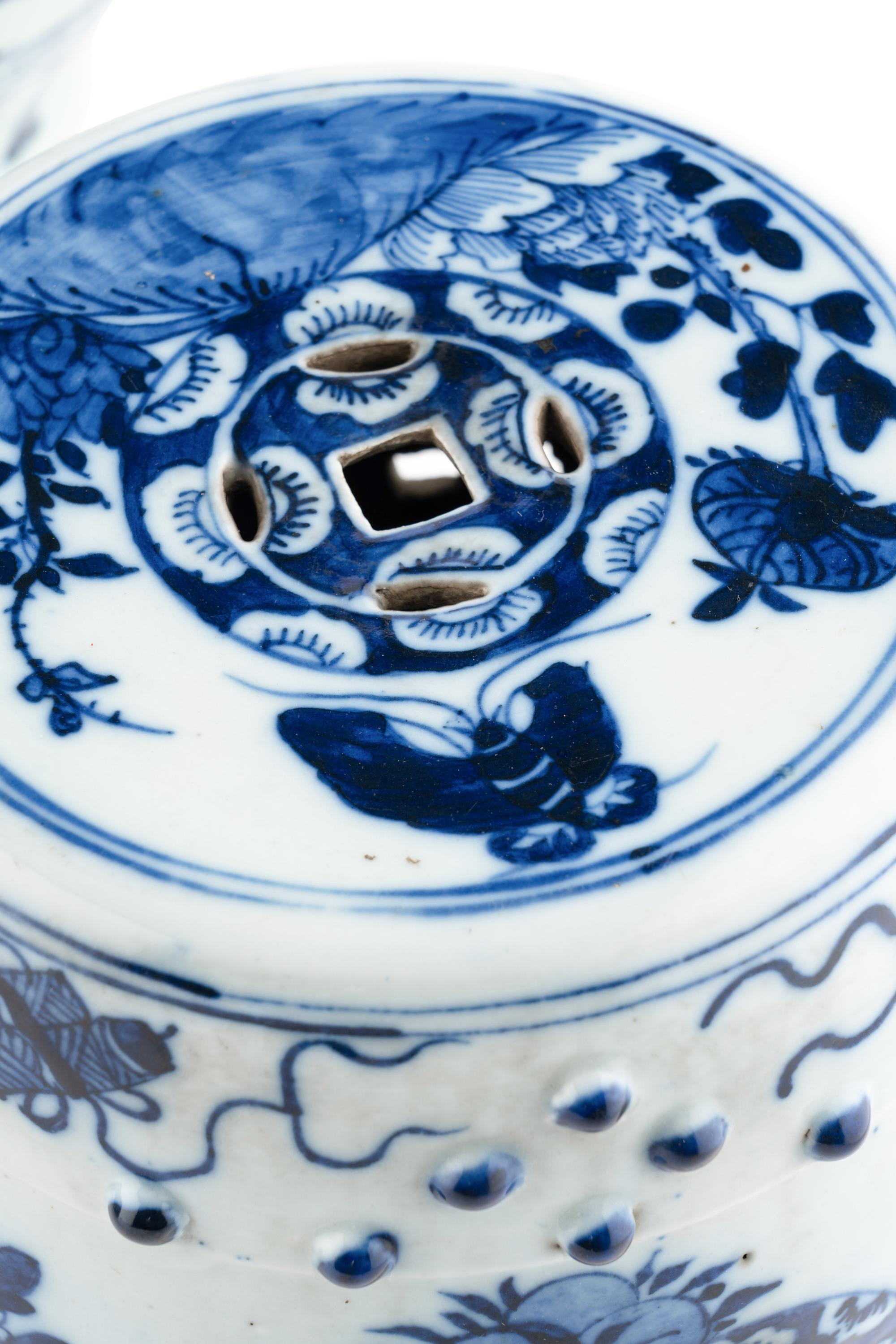 Two Pairs of Chinese Blue and White Porcelain Wares