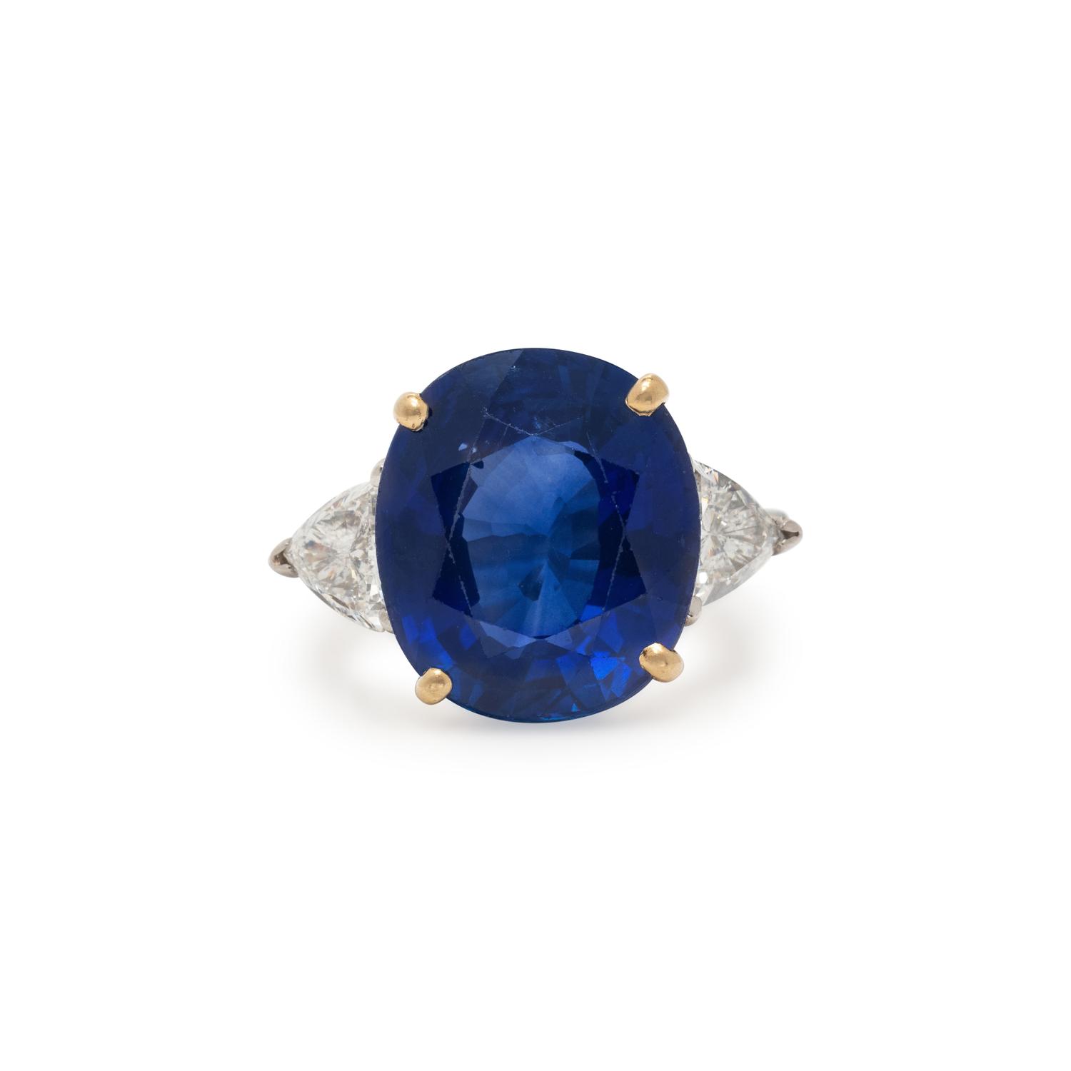 SAPPHIRE AND DIAMOND RING
