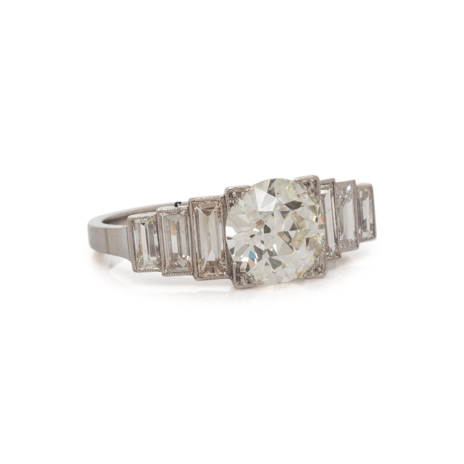 ANTIQUE, PLATINUM AND DIAMOND RING