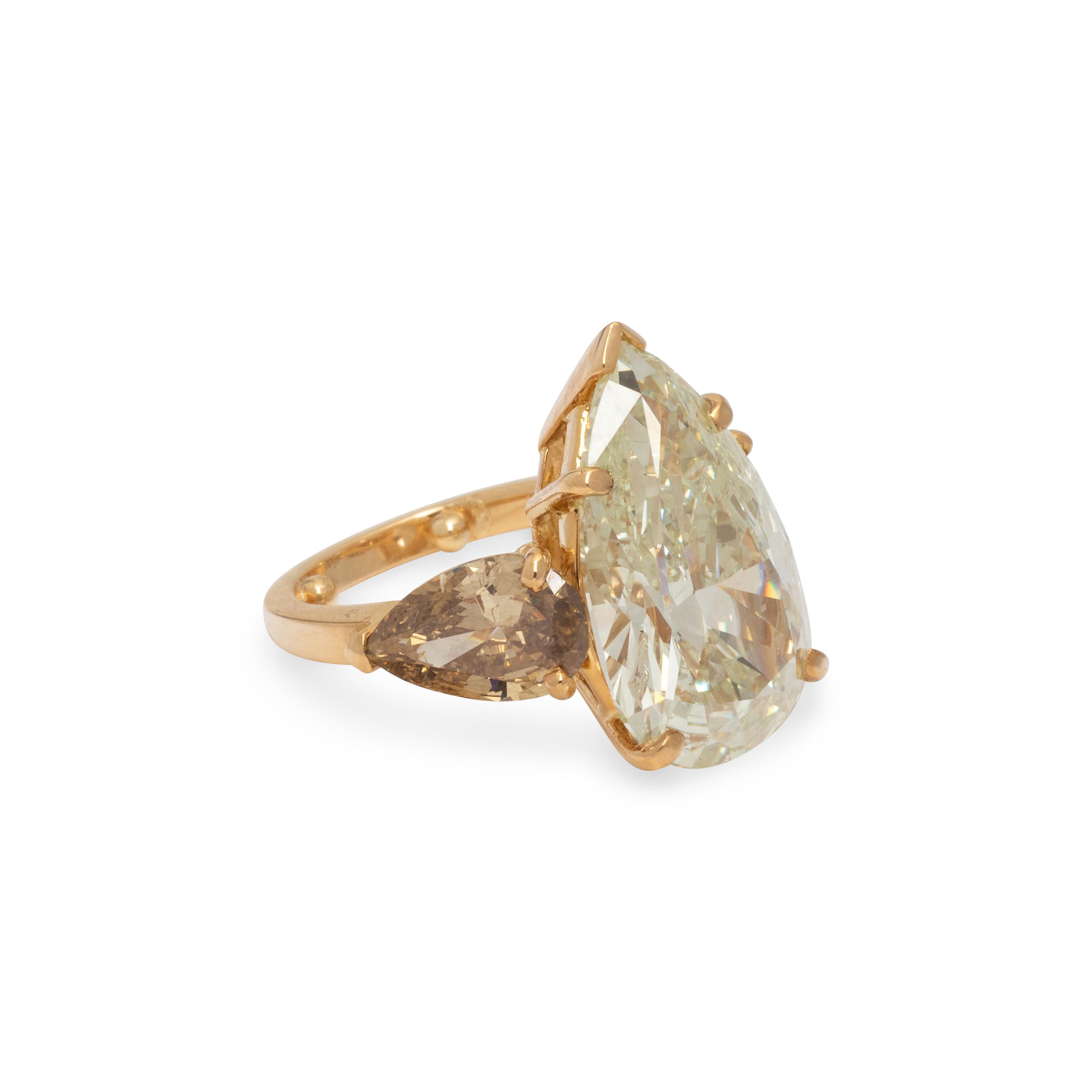 DIAMOND AND COLORED DIAMOND RING
