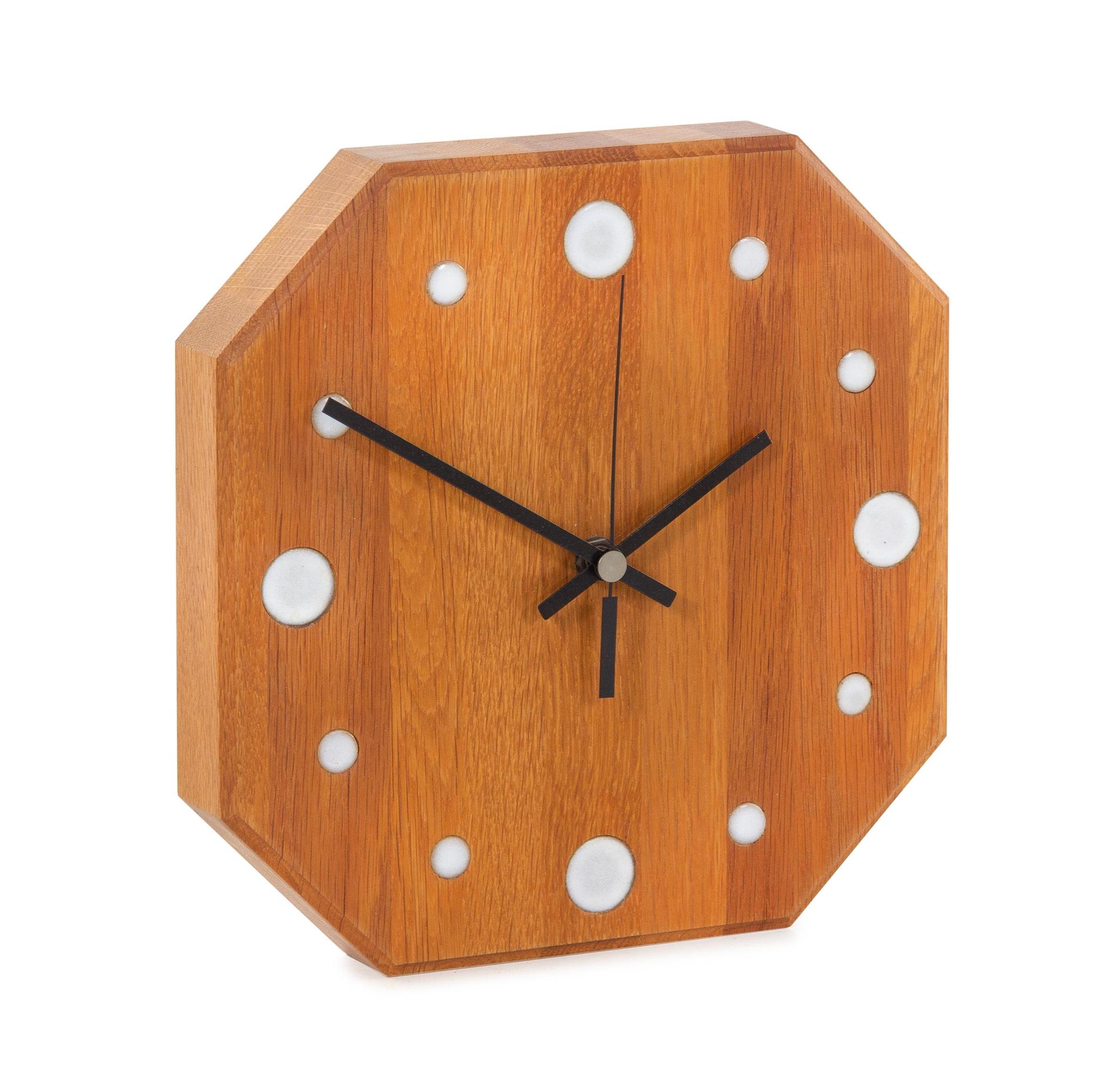 Wall Clock Marshall Studios, USA