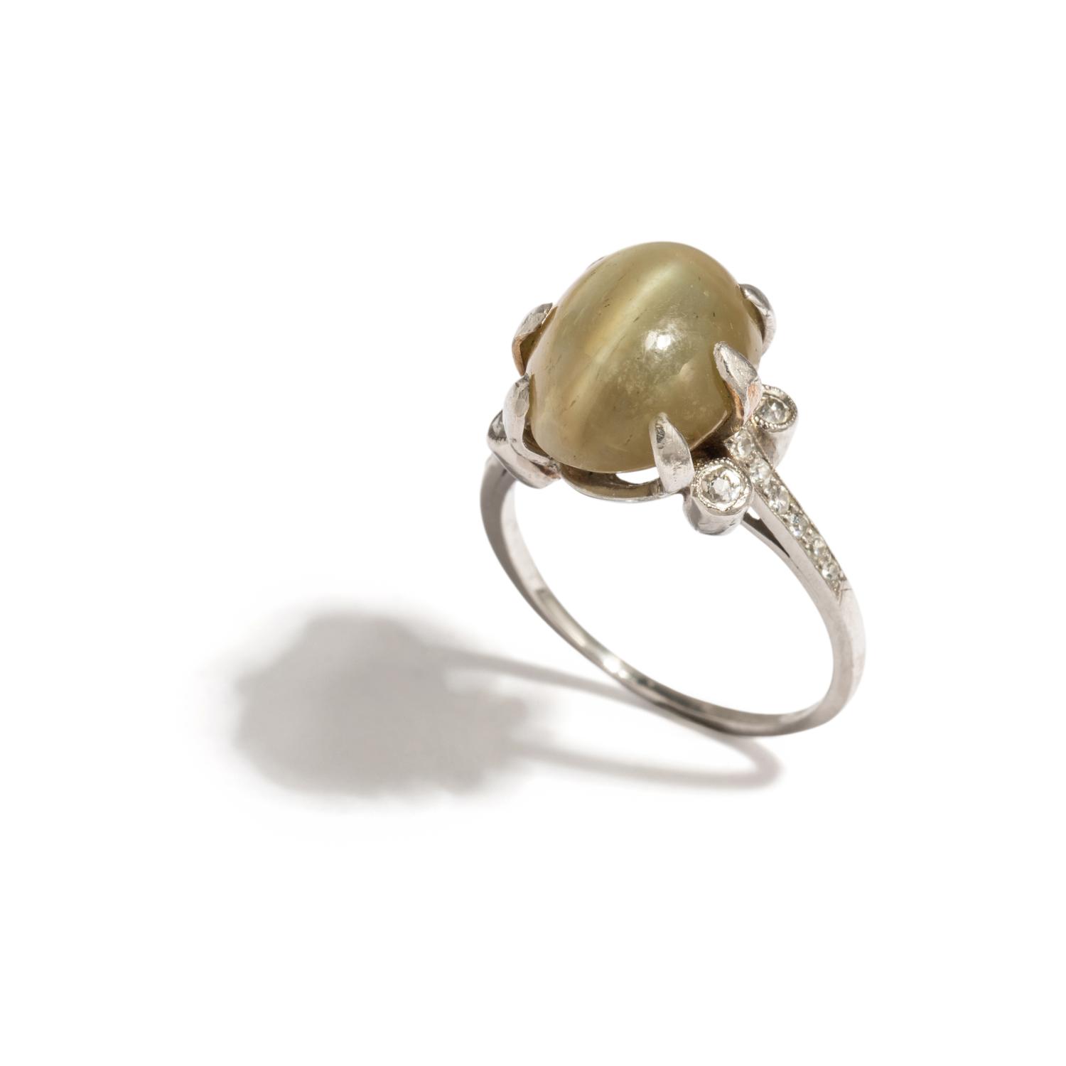 CAT'S EYE CHRYSOBERYL AND DIAMOND RING