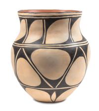 Robert Tenorio (Santo Domingo, b. 1950) Pottery Vase Height 10 inches