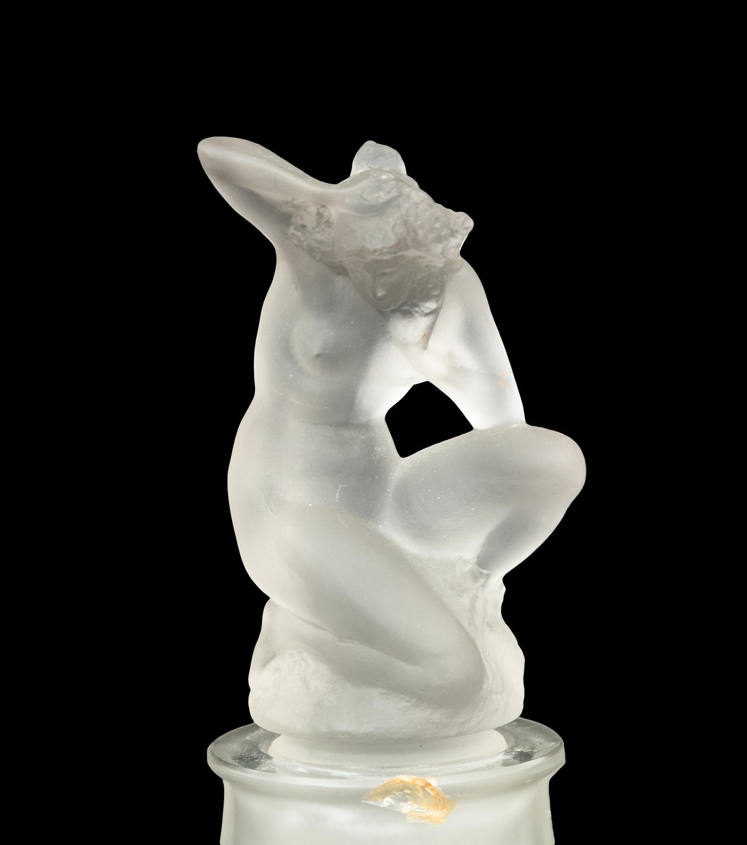 A Rene Lalique Sirenes Avec Bouchon Figure Vase