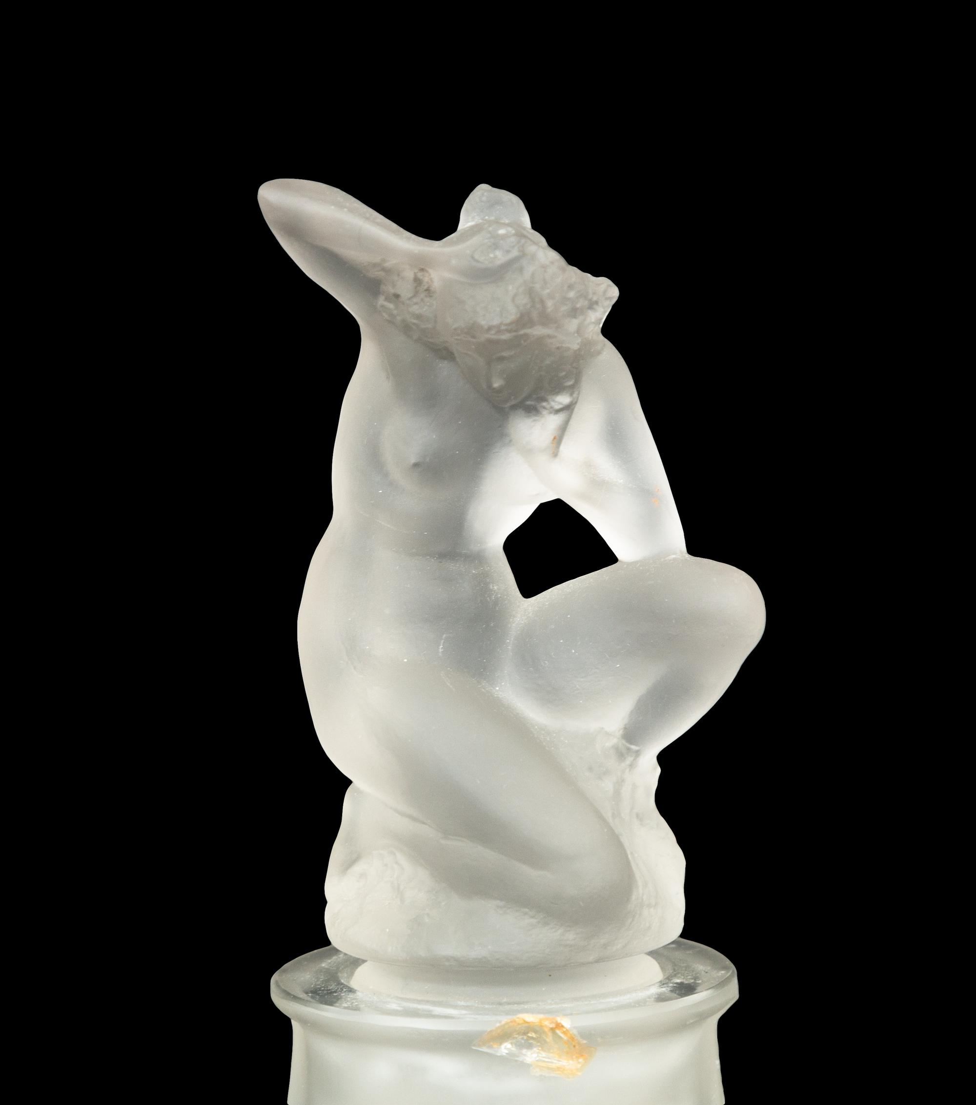 A Rene Lalique Sirenes Avec Bouchon Figure Vase