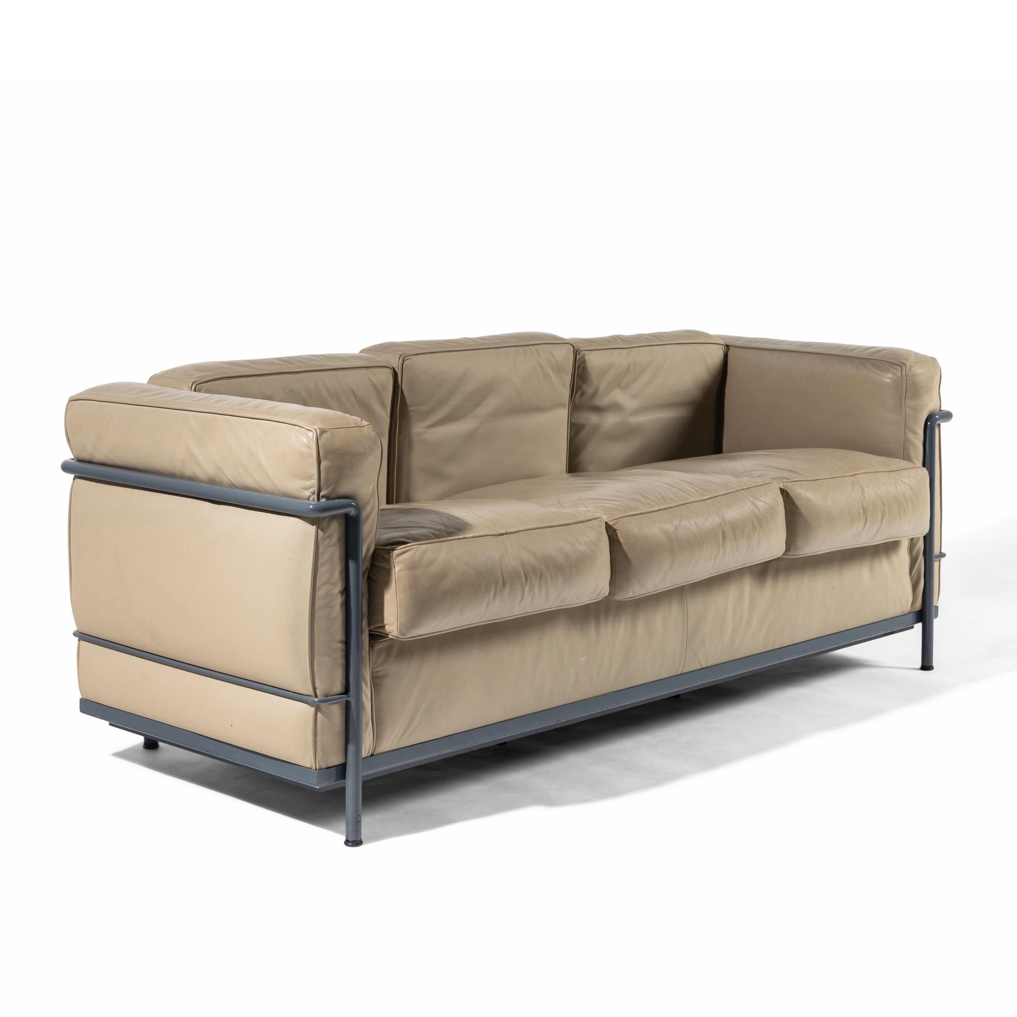 Corbusier LC2 sofa