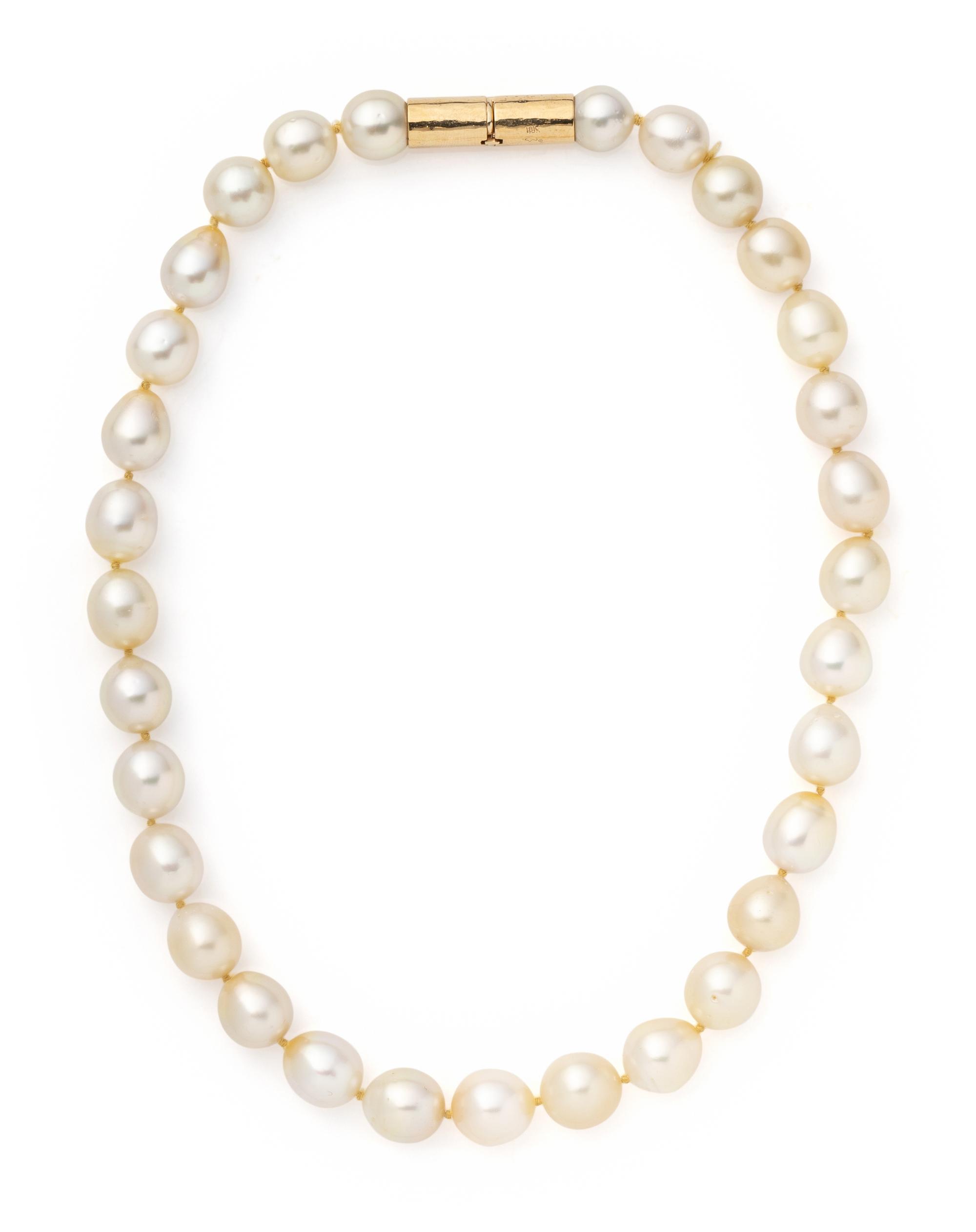 CULTURED PEARL NECKLACE