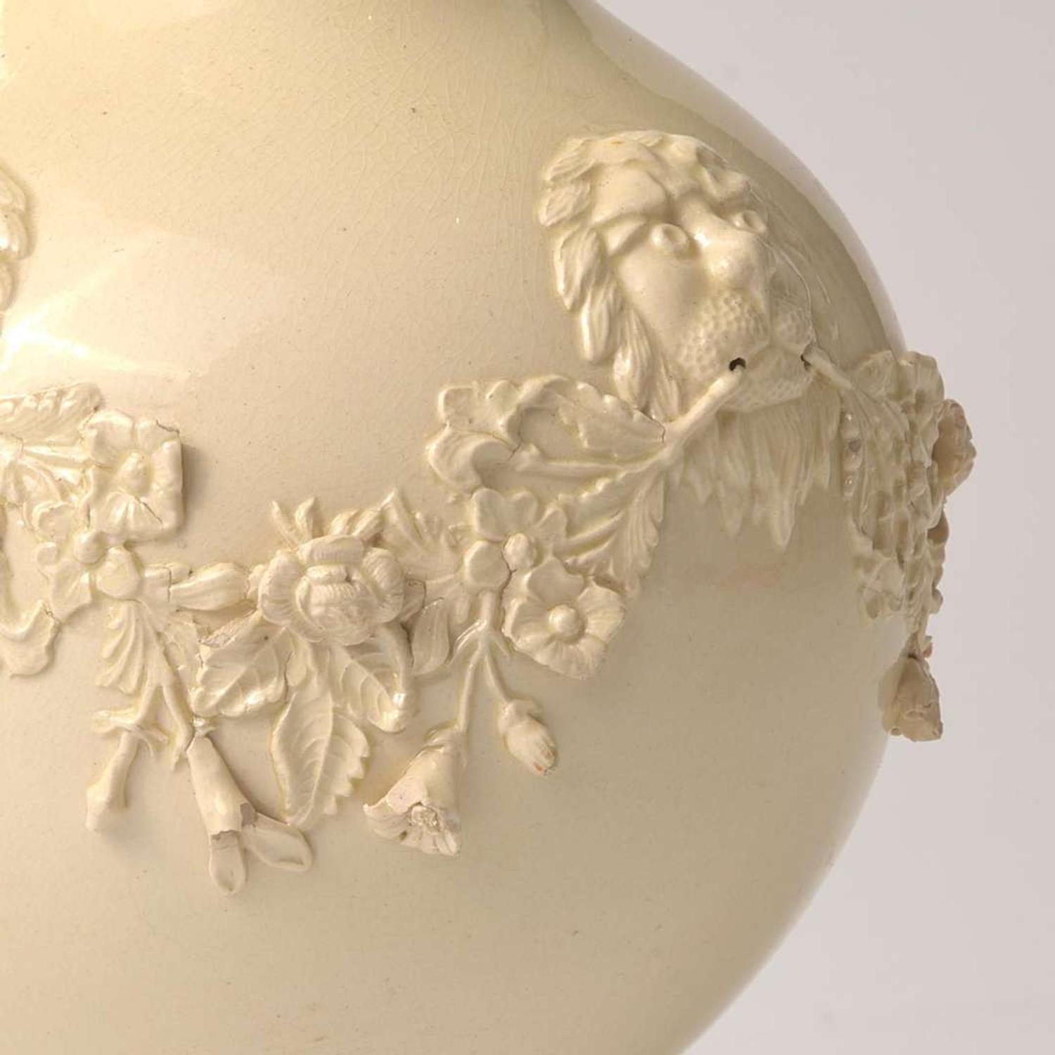 A Josiah Wedgwood (Attributed) Queensware Vase UK, 1760s