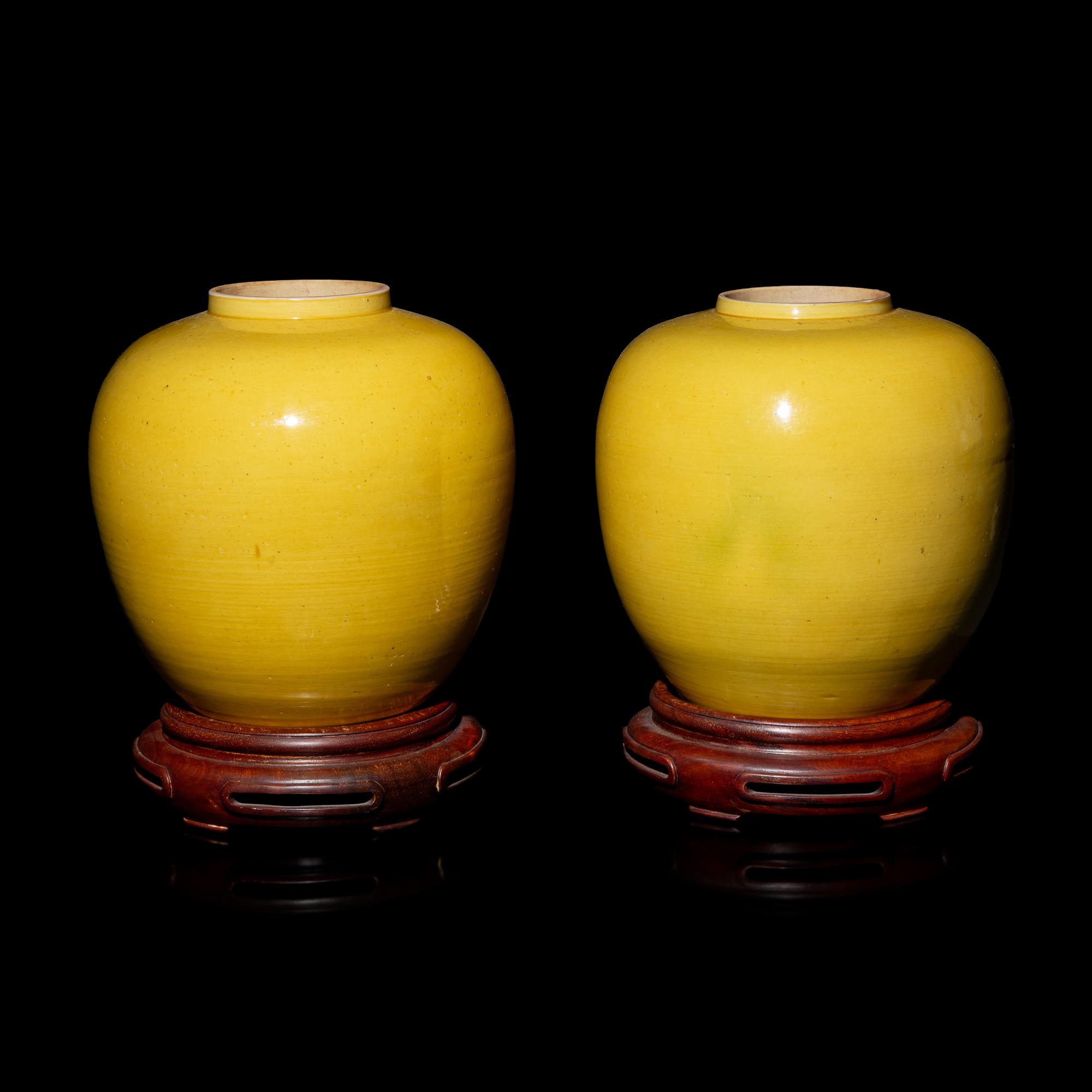 A Pair of Chinese Yellow Glazed Jars, Early-Mid 20th Century 近代 黃釉罐一對