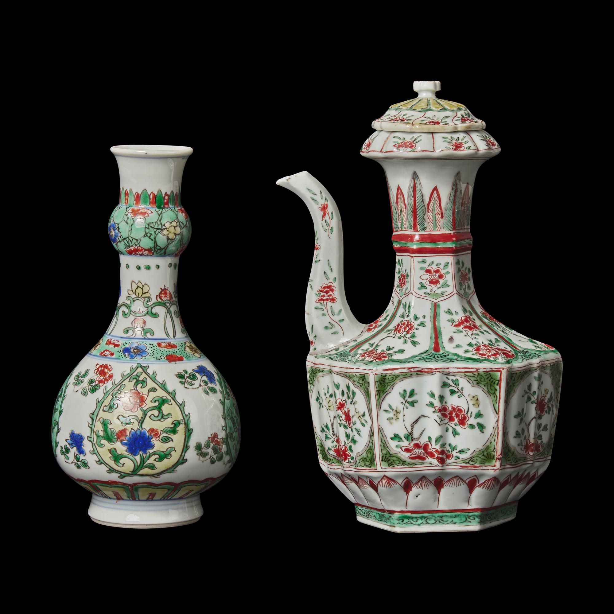 A Chinese Export Famille Verte Porcelain Covered Ewer and a Guglet Vase, Kangxi Period 清康熙 外銷五彩花卉紋酒注及蒜頭瓶