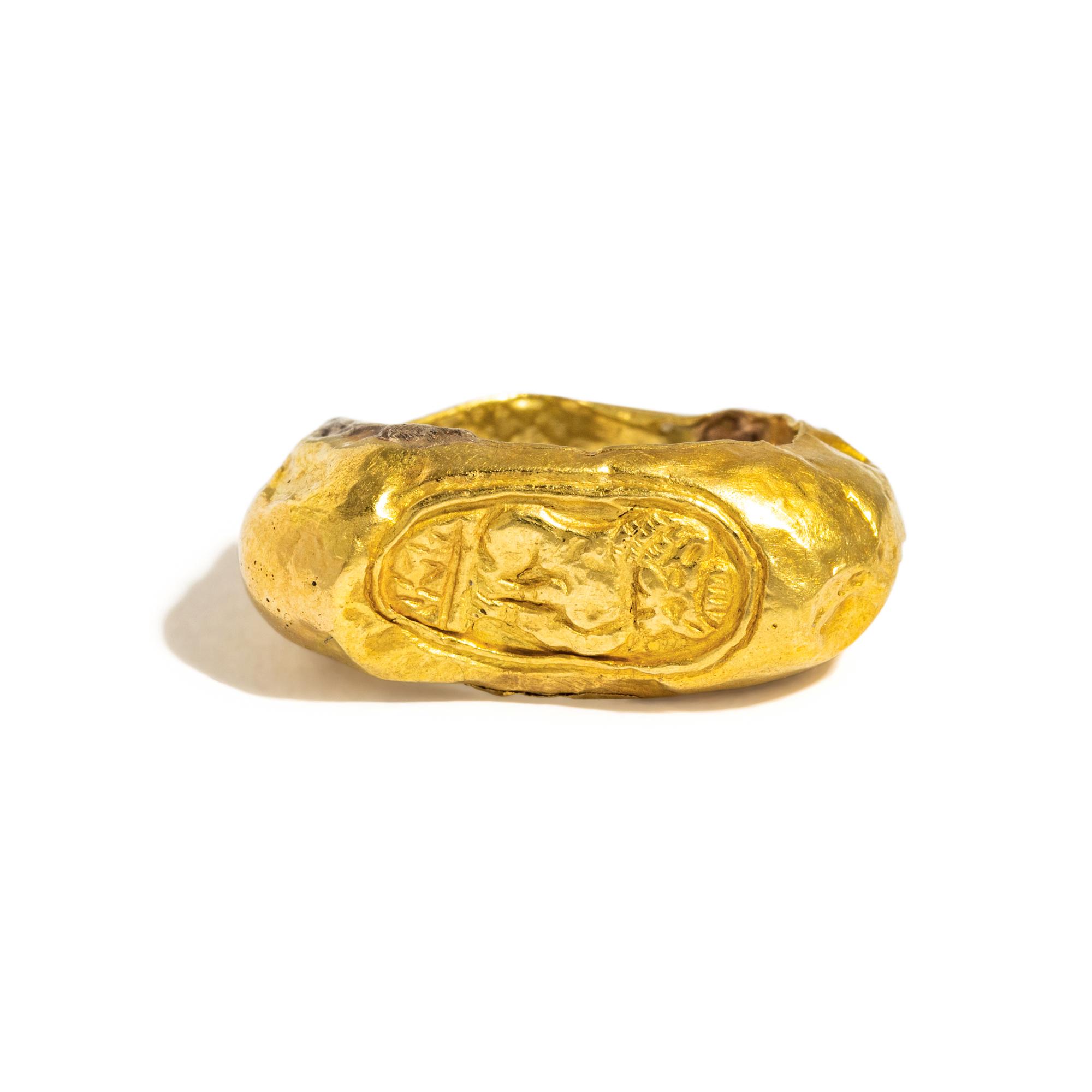 A Javanese Gold Finger Ring with a Lion