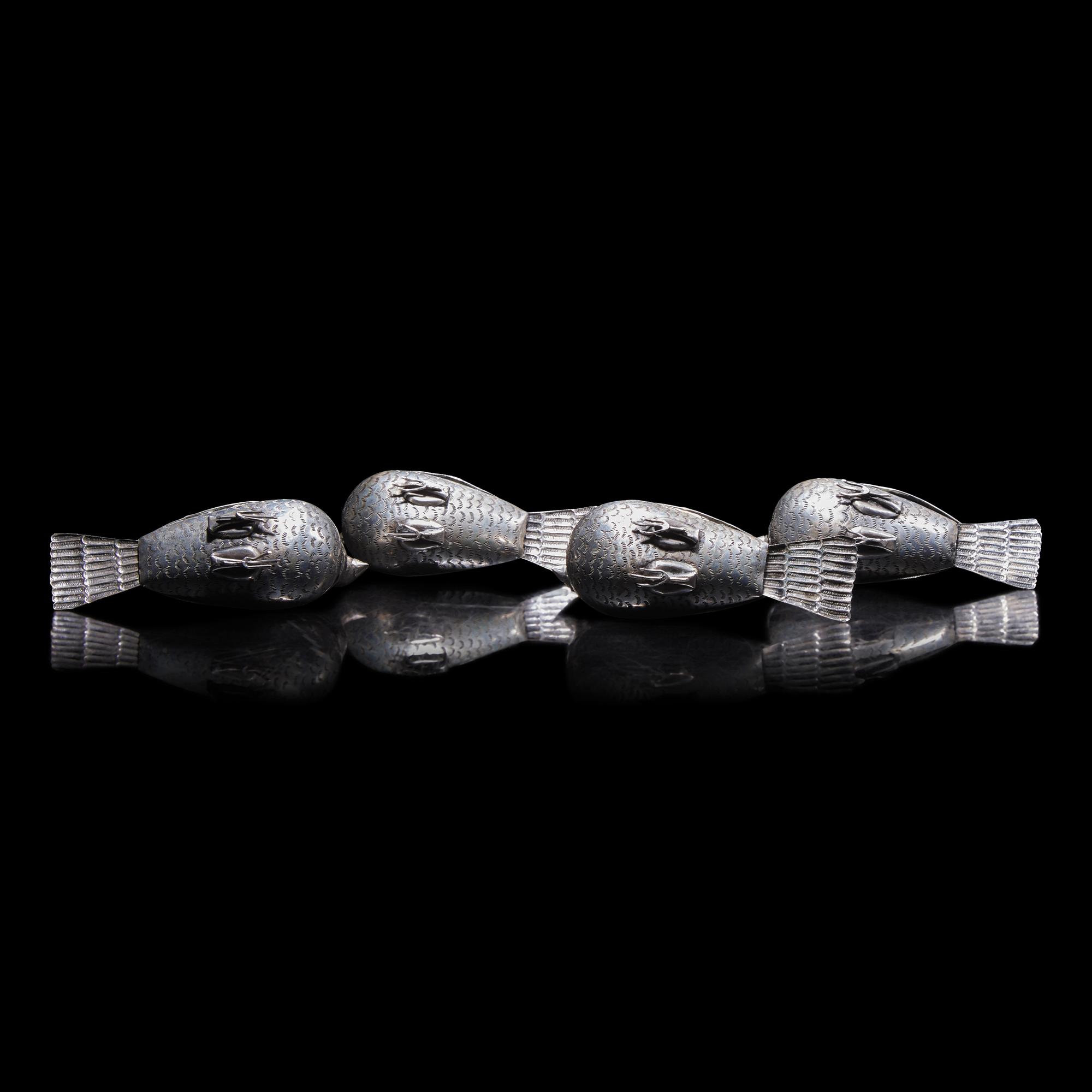 A Group of Four Southeast Asian Silver Bird Boxes, 20th Century 近代 鴿子式銀蓋盒一組四件