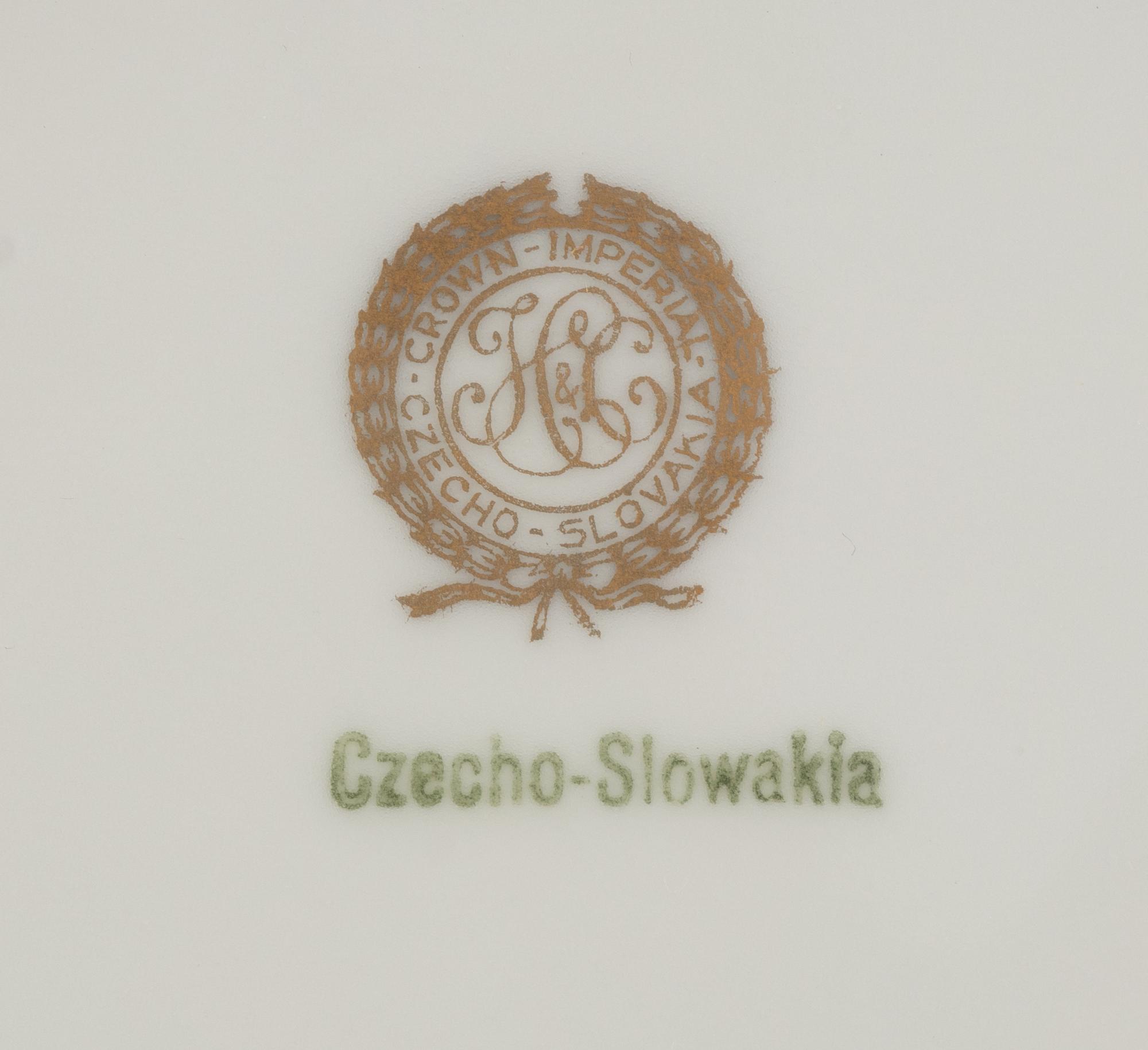 A Set of Sixteen Czechoslovakian Porcelain Dinner Plates