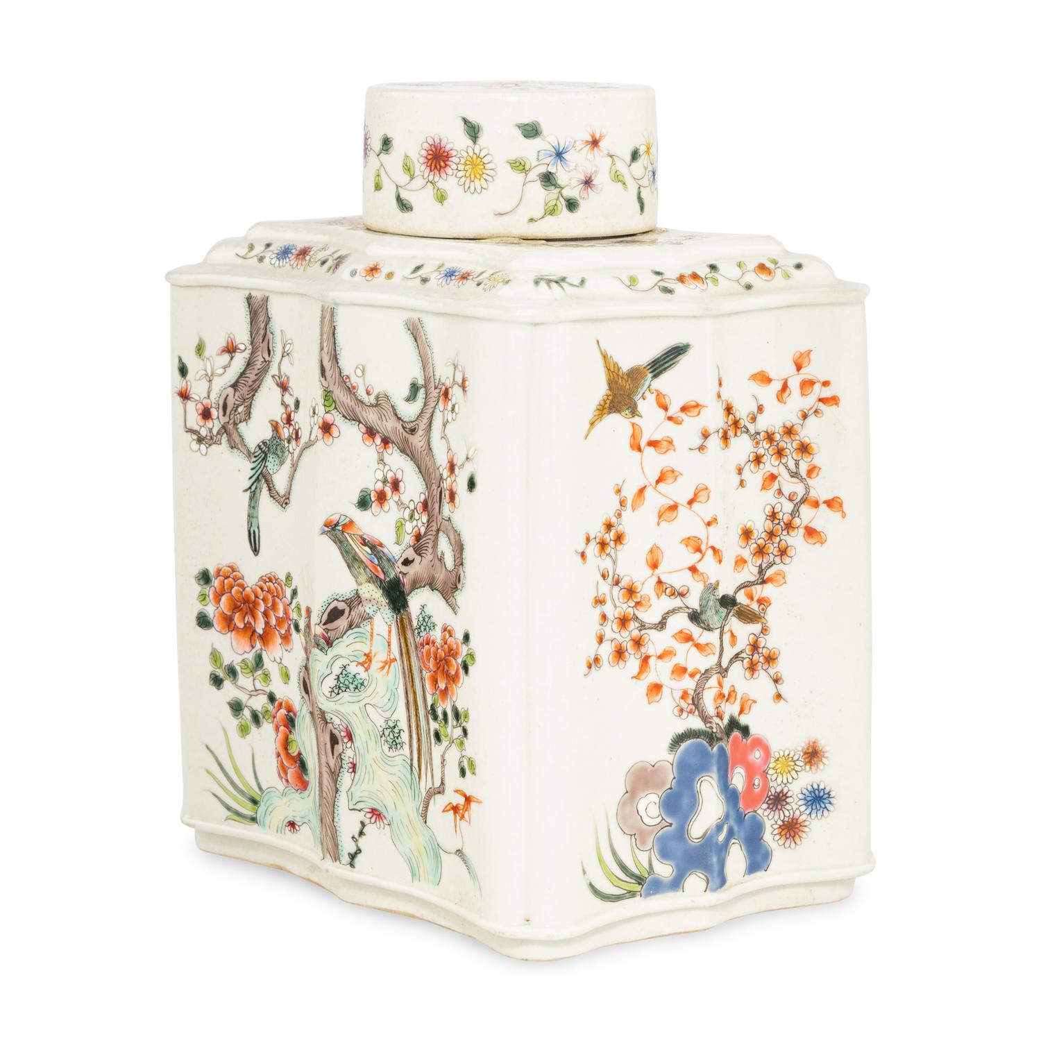 A Large Chinese Export Porcelain Tea Caddy