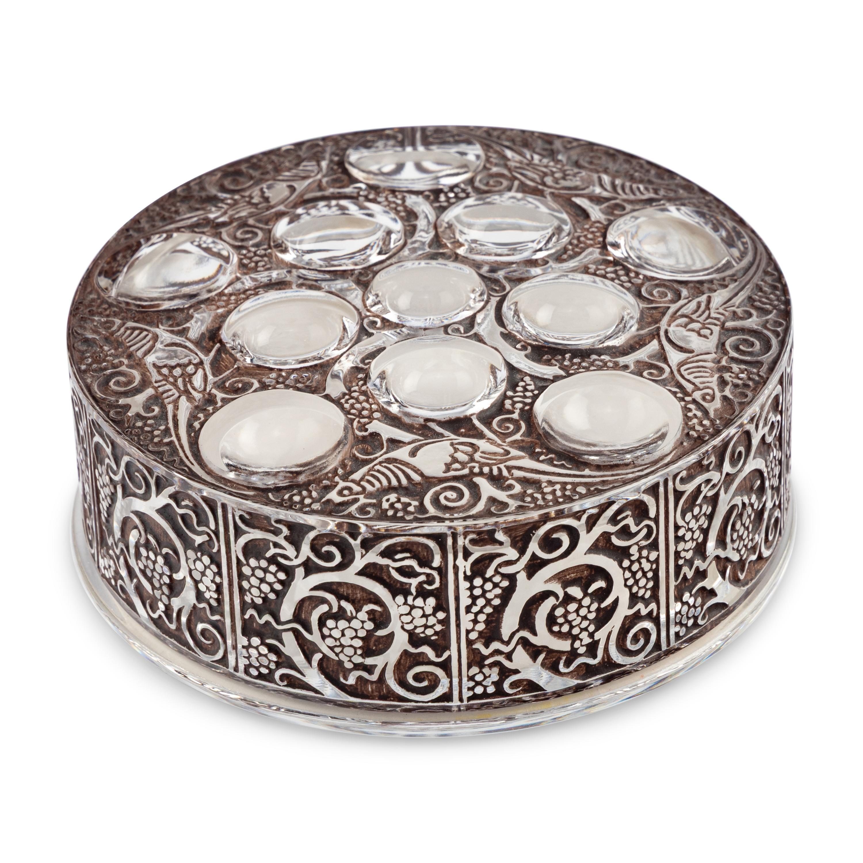 A Lalique Roger Powder Box