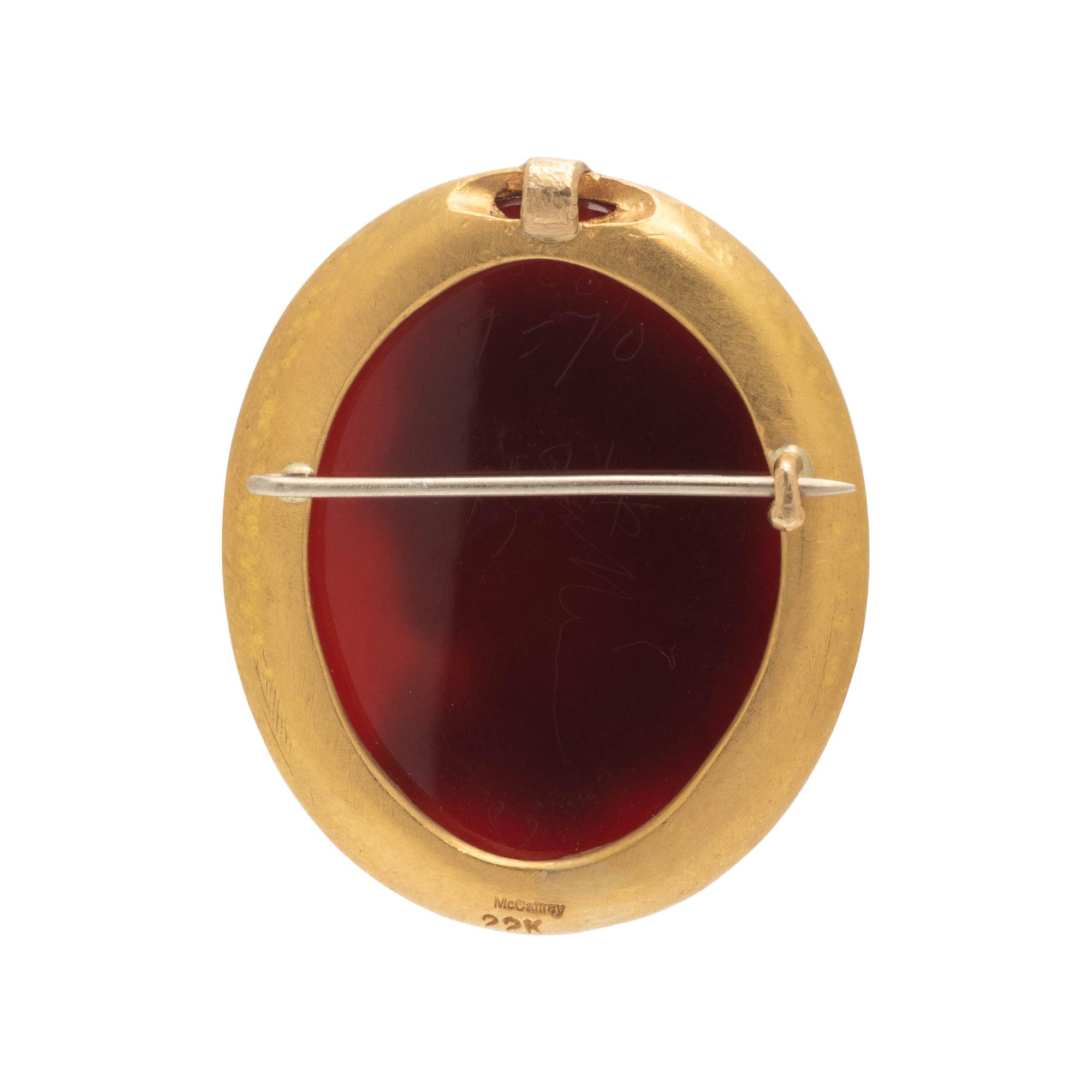 YELLOW GOLD AND AGATE CAMEO PENDANT/BROOCH