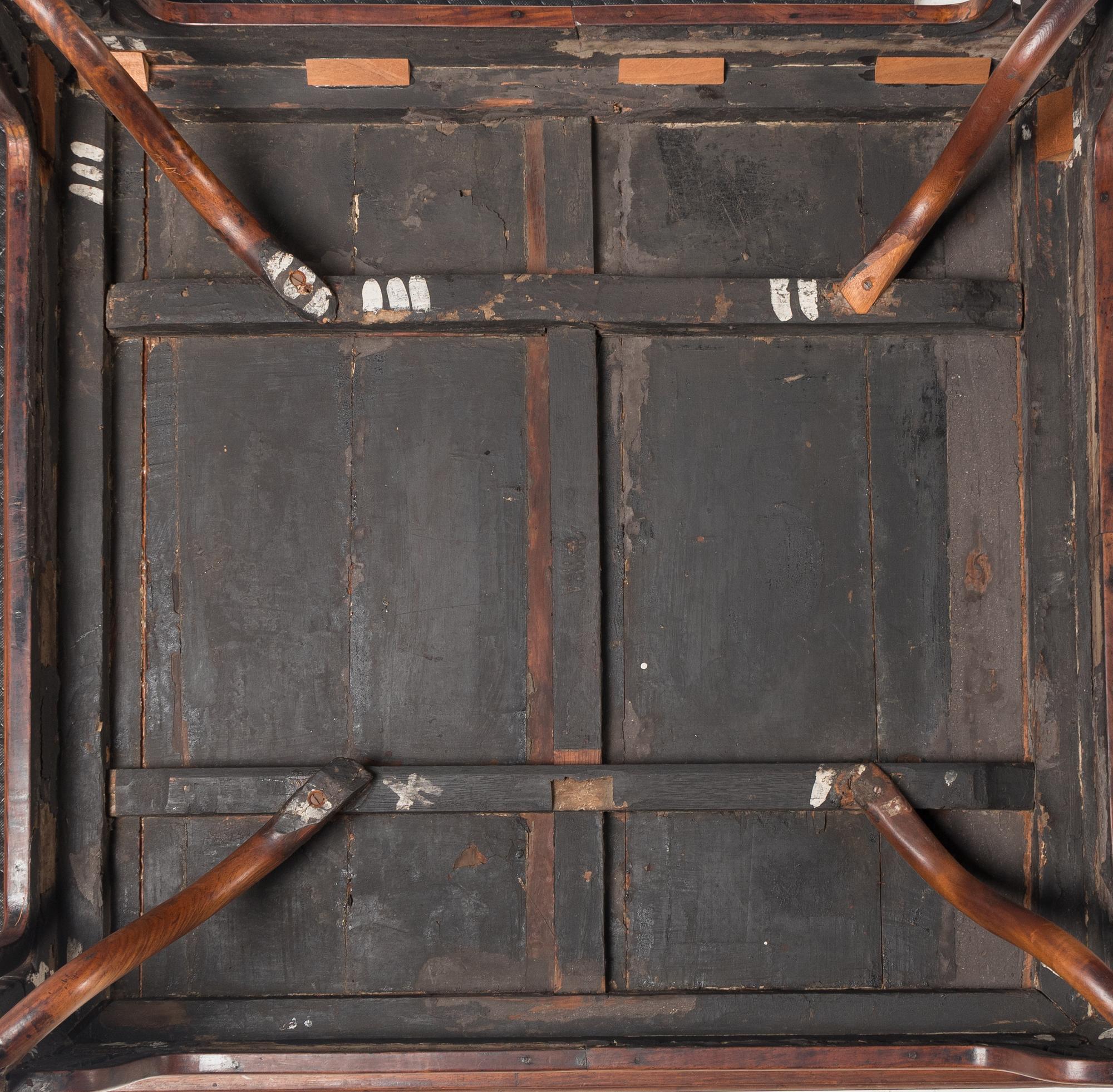 A Chinese Huanghuali Square Center Table, Baxianzhuo, 18th-19th Century 清中期 黃花梨霸王棖八仙桌