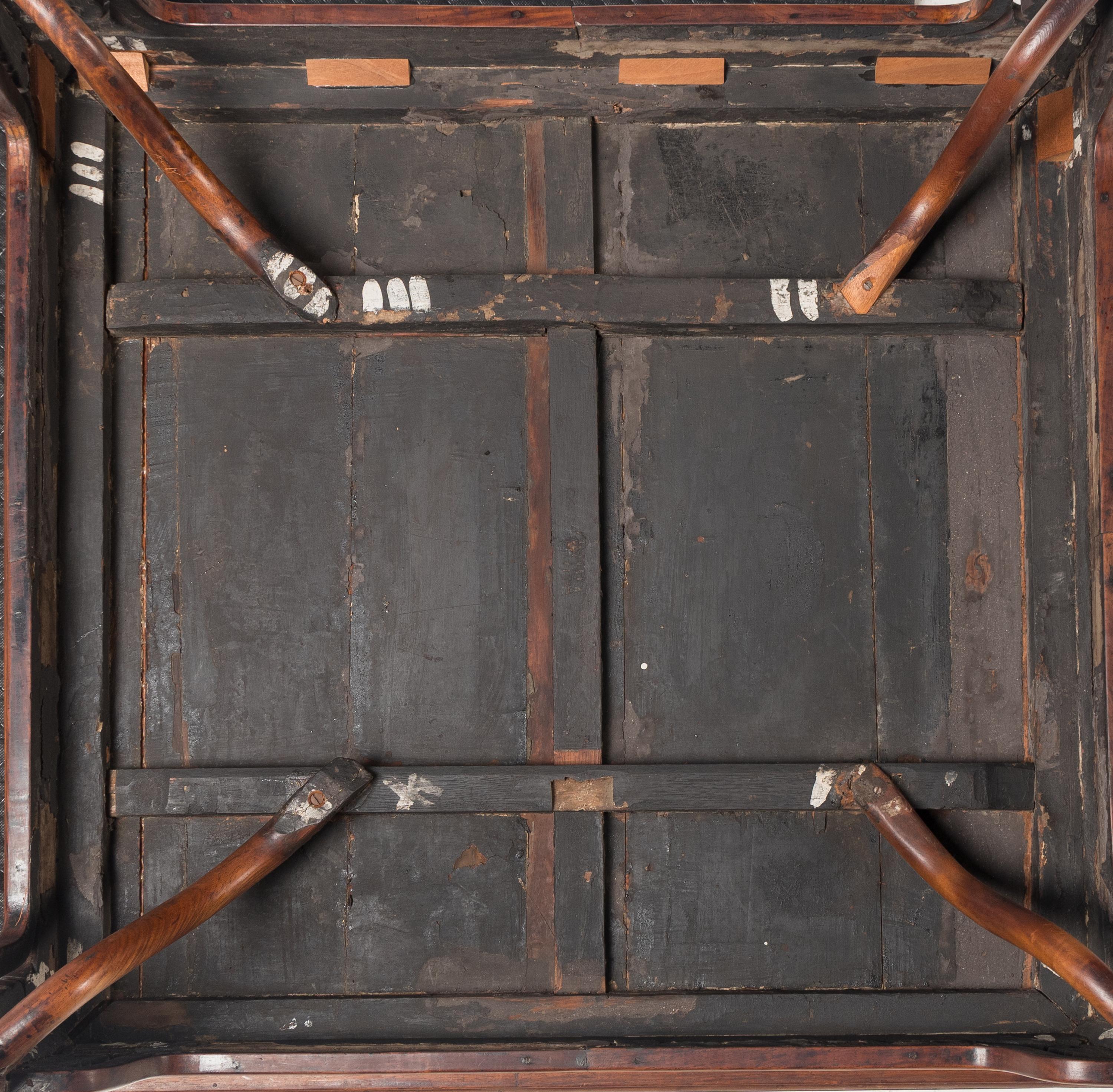 A Chinese Huanghuali Square Center Table, Baxianzhuo, 18th-19th Century 清中期 黃花梨霸王棖八仙桌