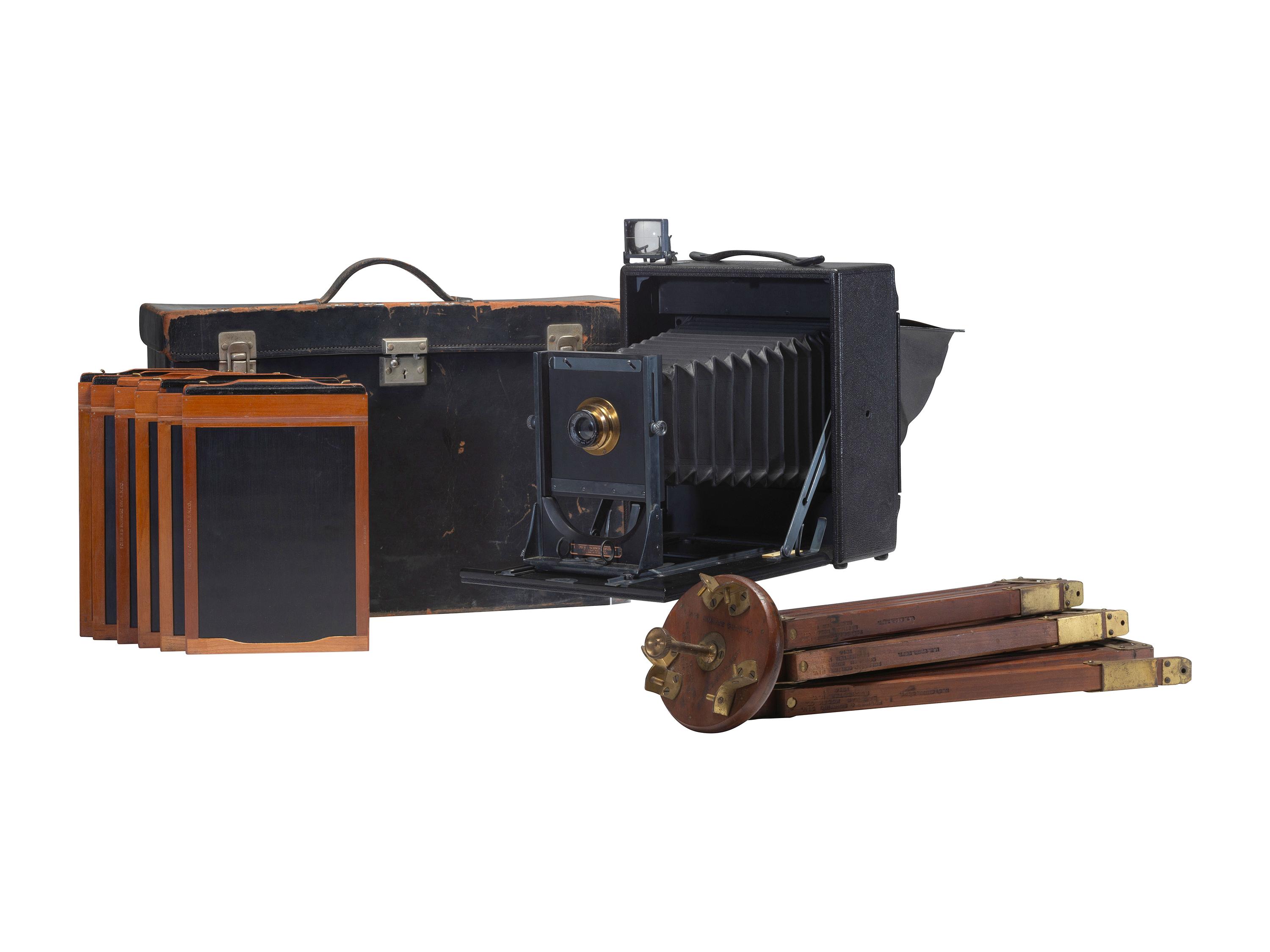 [CAMERAS]. Folmer and Schwing "graphic" camera with original case.