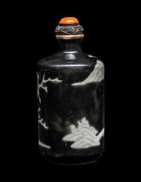 A Chinese Black Enameled Porcelain Snuff Bottle
