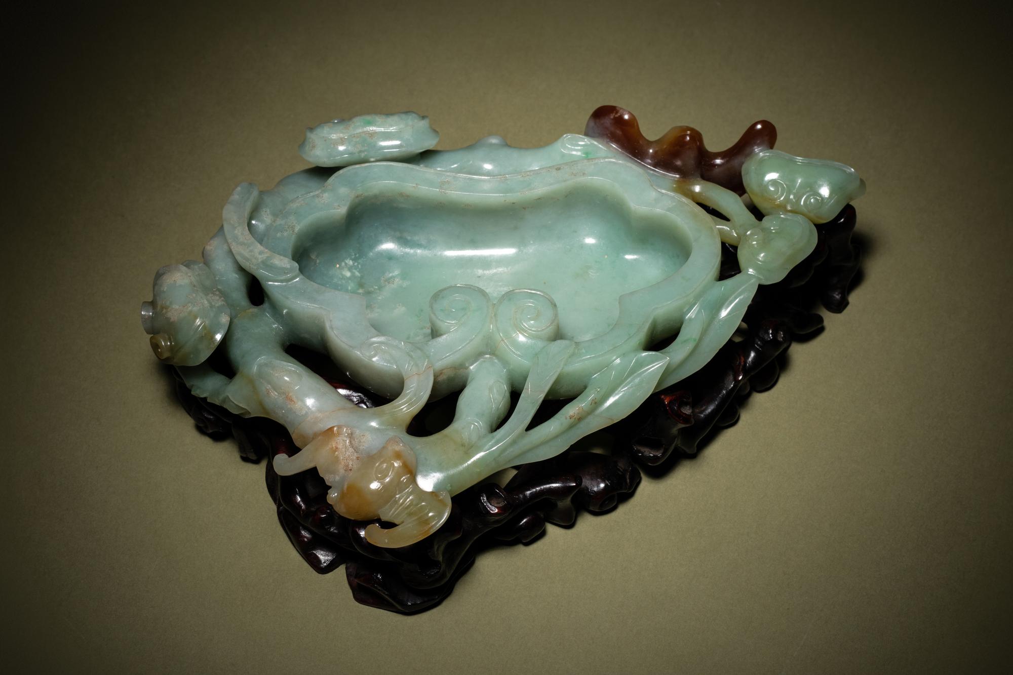 A Russet and Pale Celadon Jadeite 'Lingzhi' Brush Washer, Bixi