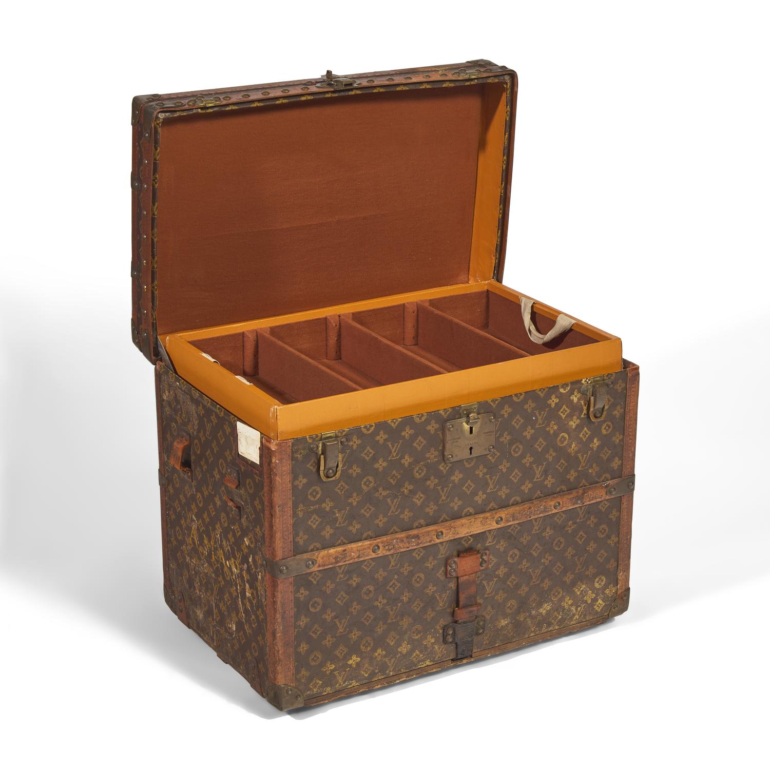 LOUIS VUITTON, VINTAGE MONOGRAM TRUNK
