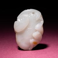 A Small Chinese Russet and Jade 'Bat and Lingzhi' Carving, 18th/19th Century — 清中期 白玉留皮靈芝福壽佩