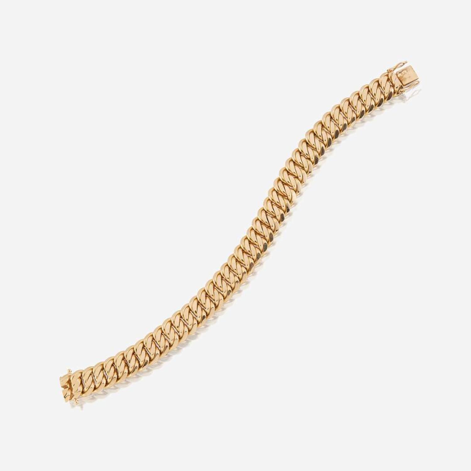 A fourteen karat gold bracelet