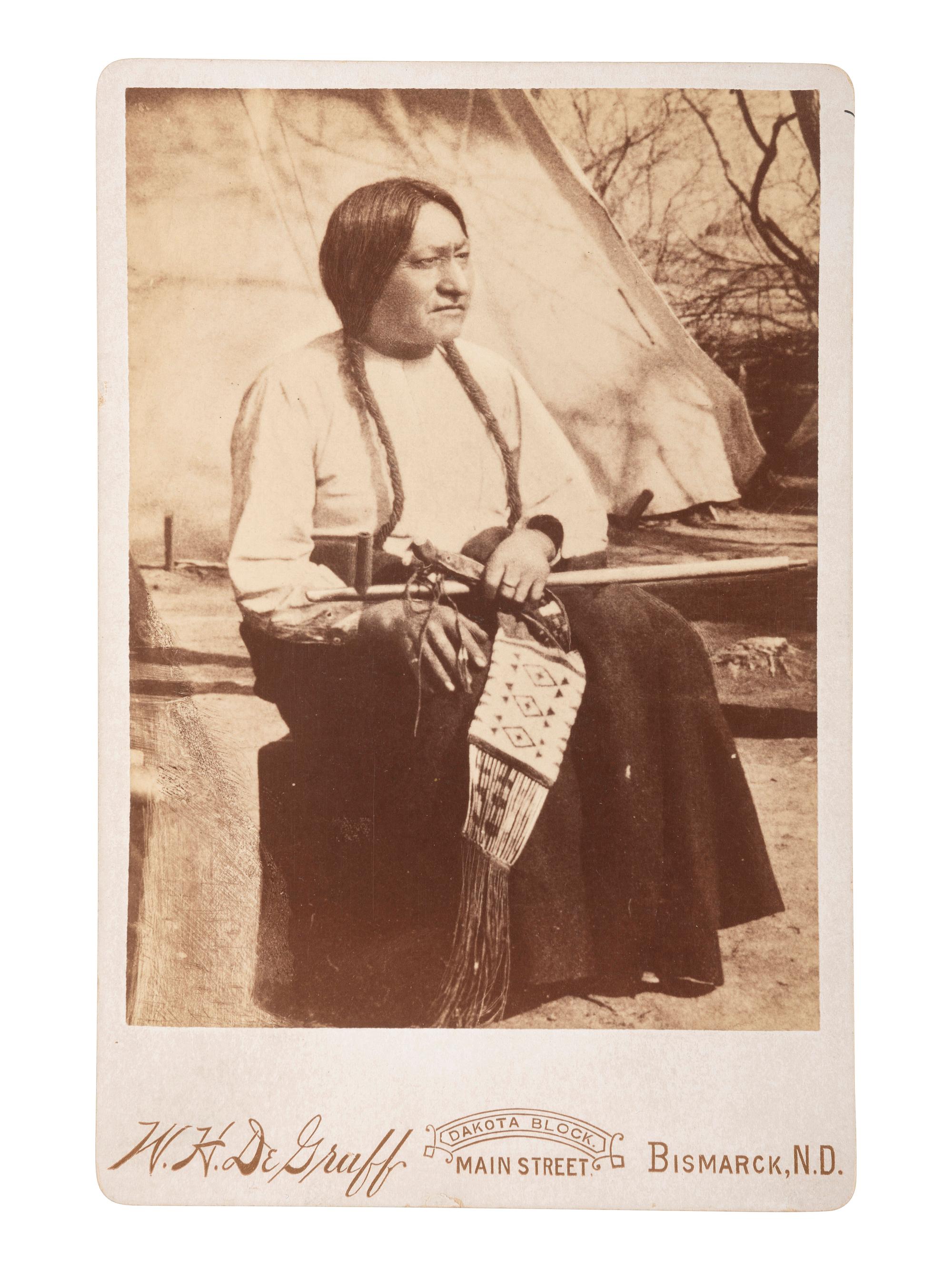 [NATIVE AMERICANS]. DE GRAFF, W.H., photographer. Cabinet card of Sitting Bull. Bismarck, North Dakota: ca 1890s.