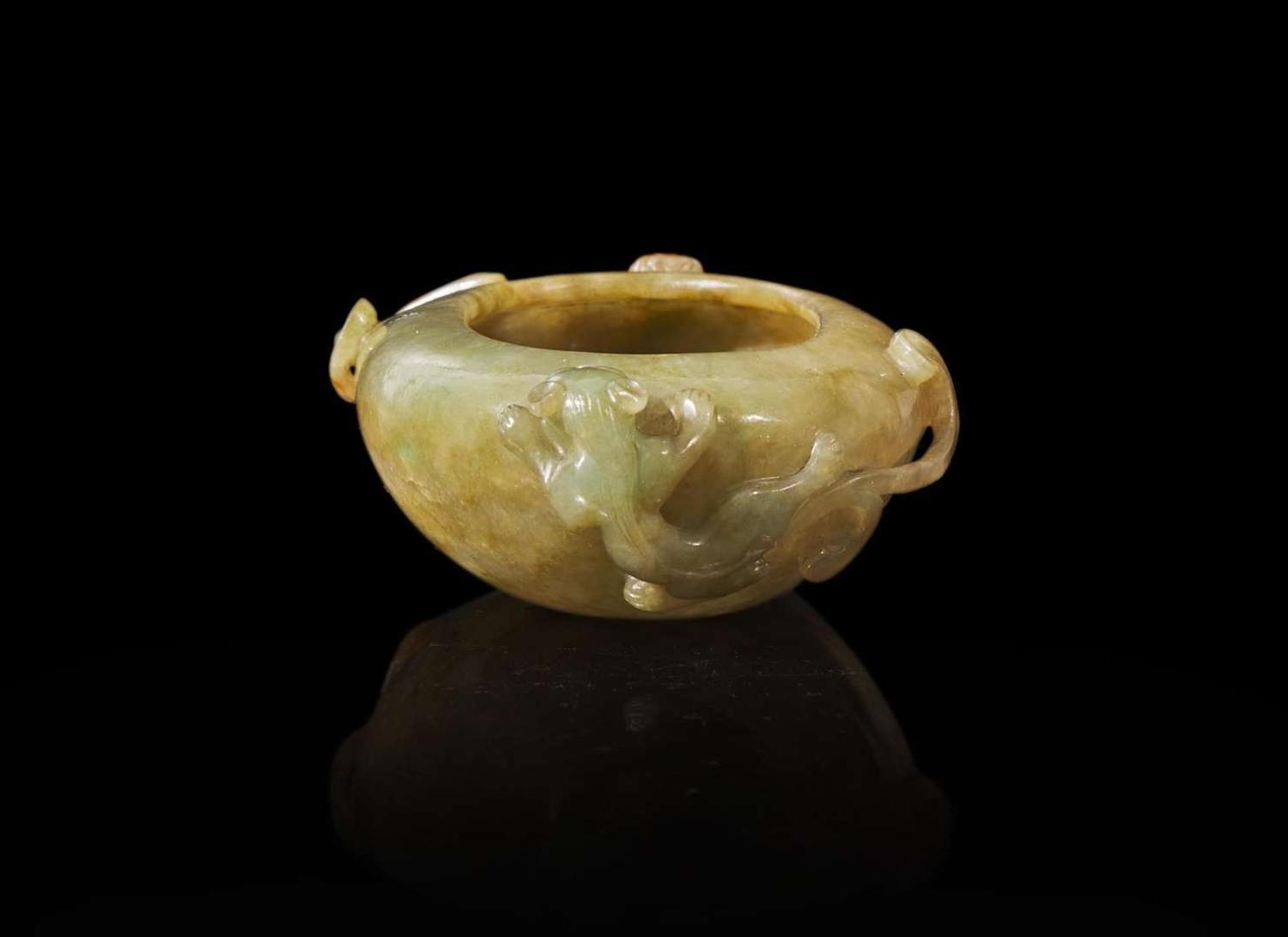 A Chinese carved jadeite "Qilongs" water coupe, Qing dynasty, 19th to early 20h century 翡翠螭龍水洗 清 十九至二十世紀初