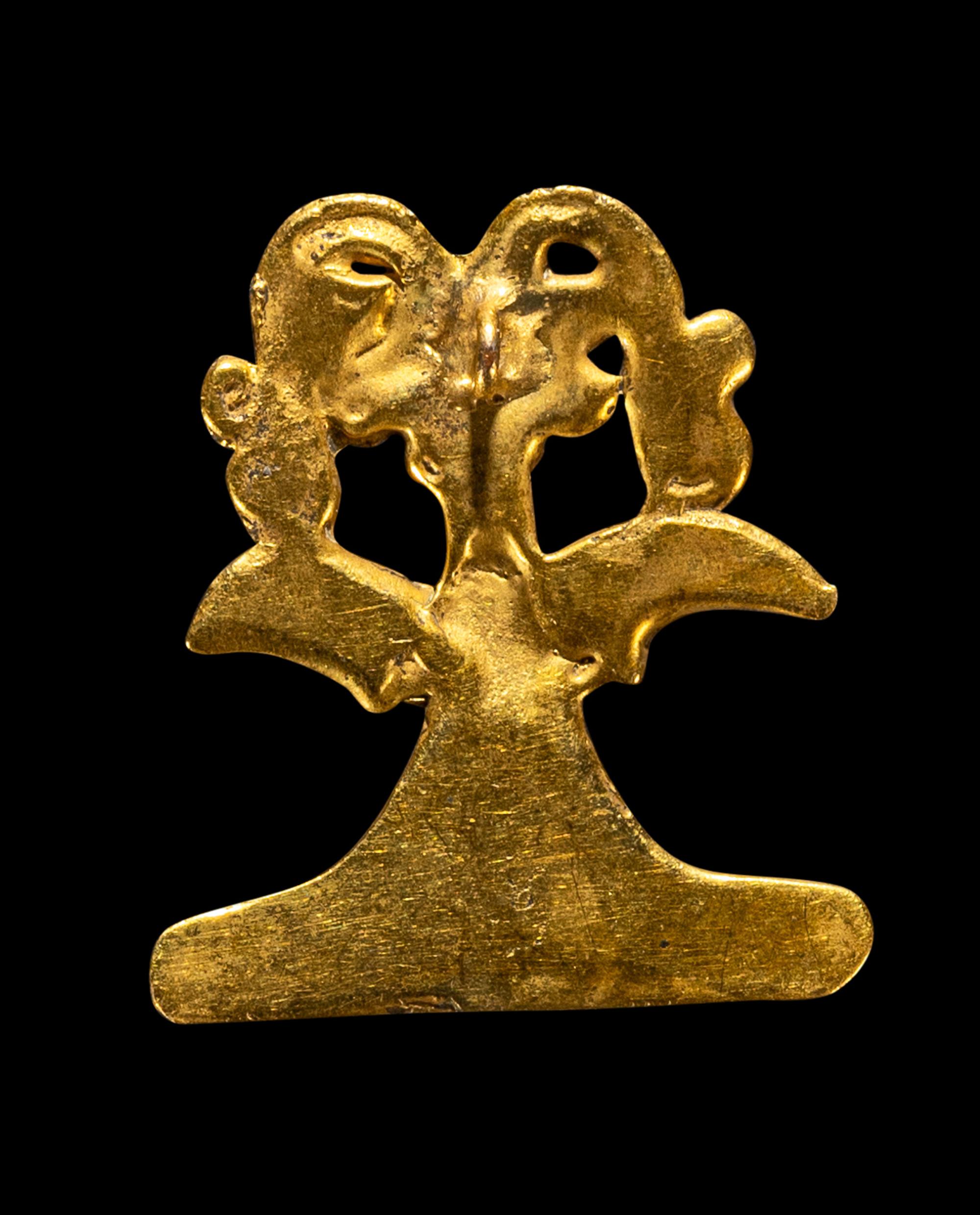 A Veraguas Gold Eagle Pendant