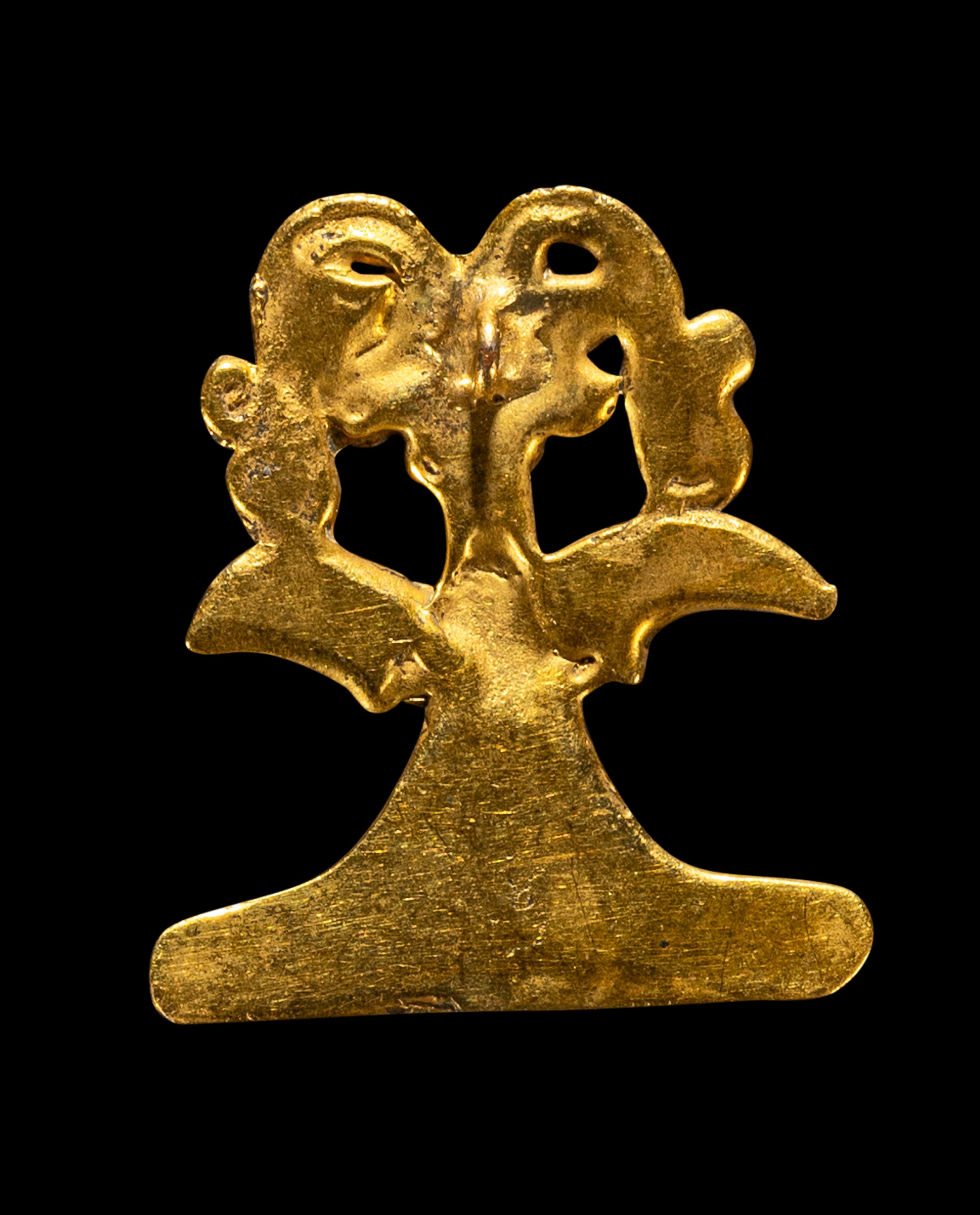 A Veraguas Gold Eagle Pendant