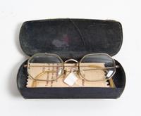 An English Optician Lens Set Width of case 8 inches. — JOHN WEISS AND SON LTD., LONDON, LATE 19TH/EARLY 20TH CENTURY