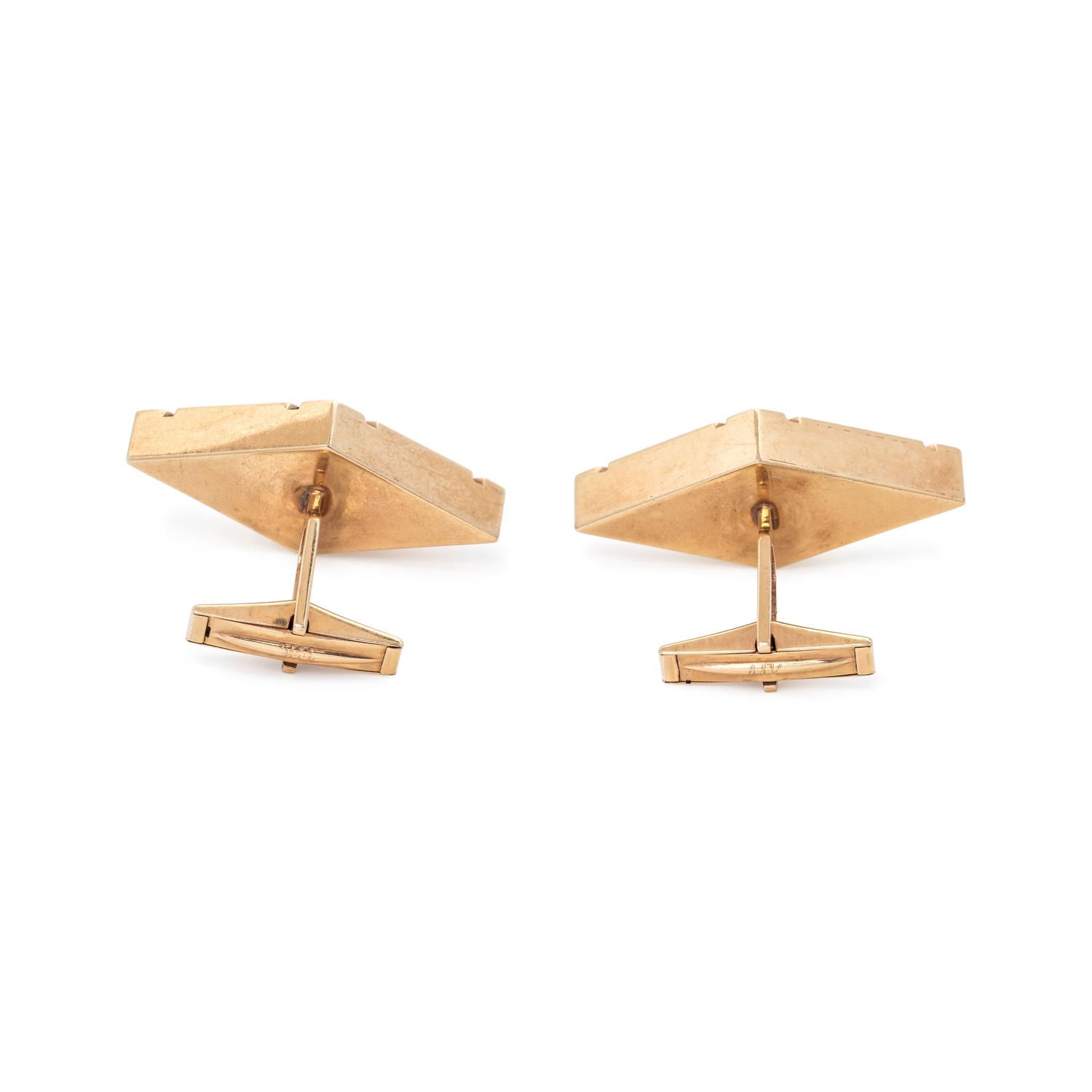 YELLOW GOLD AND CULTURED PEARL CUFFLINKS