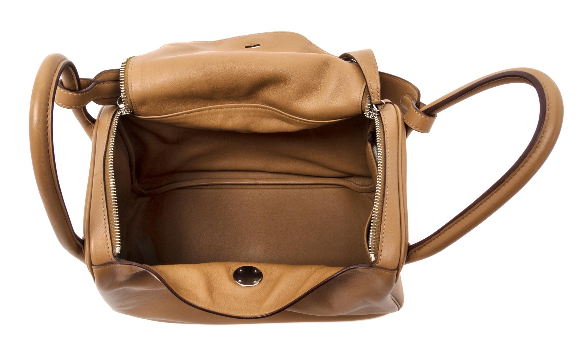 An Hermes Naturale Swift Lindy 30 Handbag, 12" x 7.5" x 6.5".