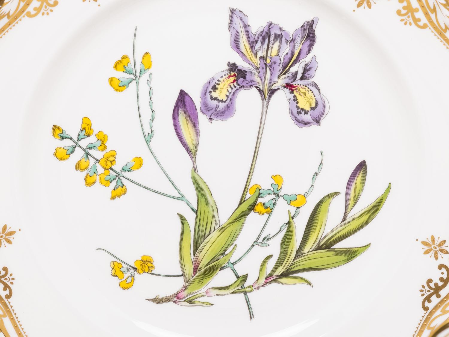 A Spode Stafford Flowers Porcelain Dinner Service