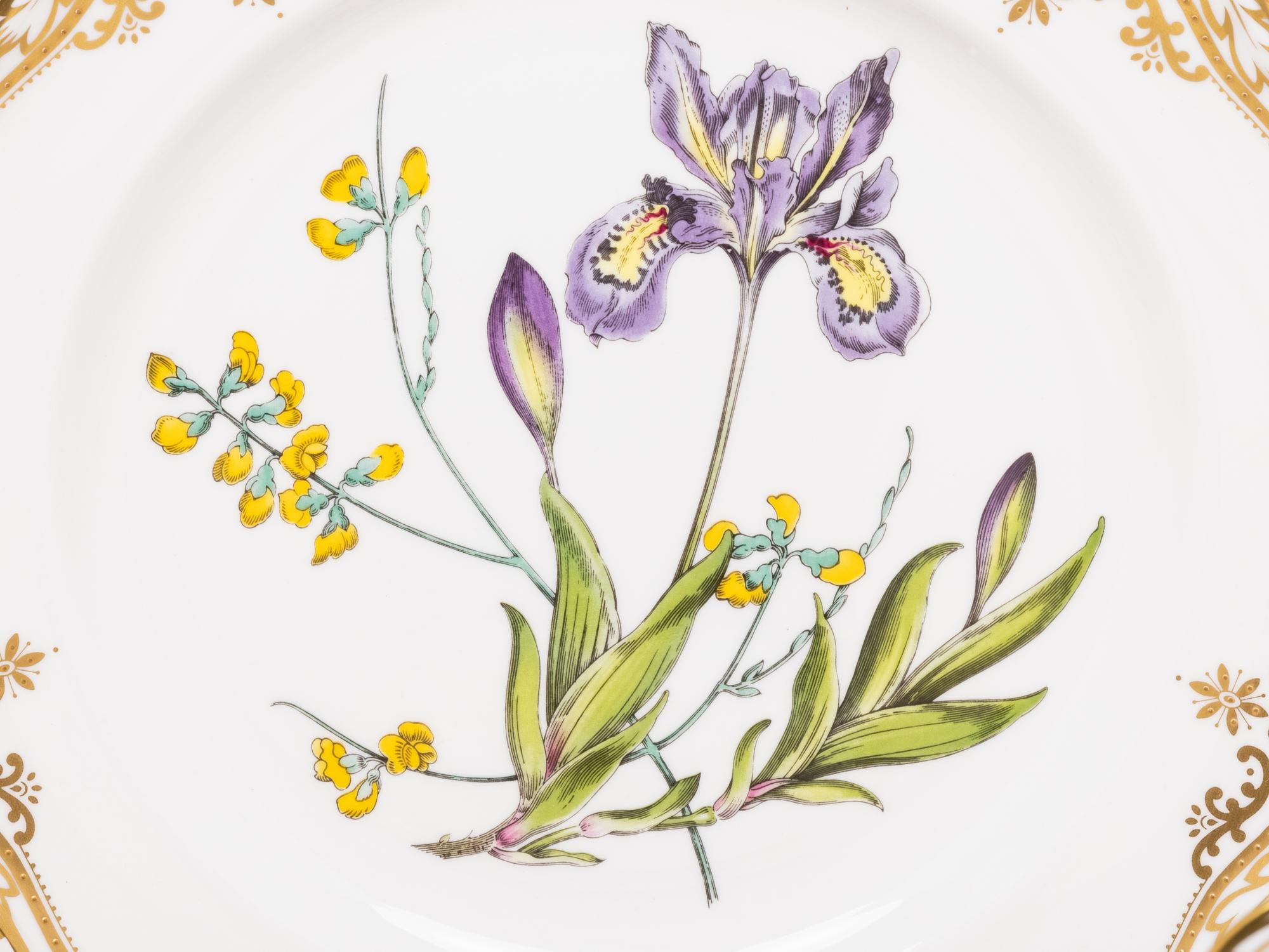 A Spode Stafford Flowers Porcelain Dinner Service