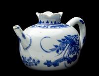 A Chinese Export Blue and White Porcelain Pomegranate-Form Teapot