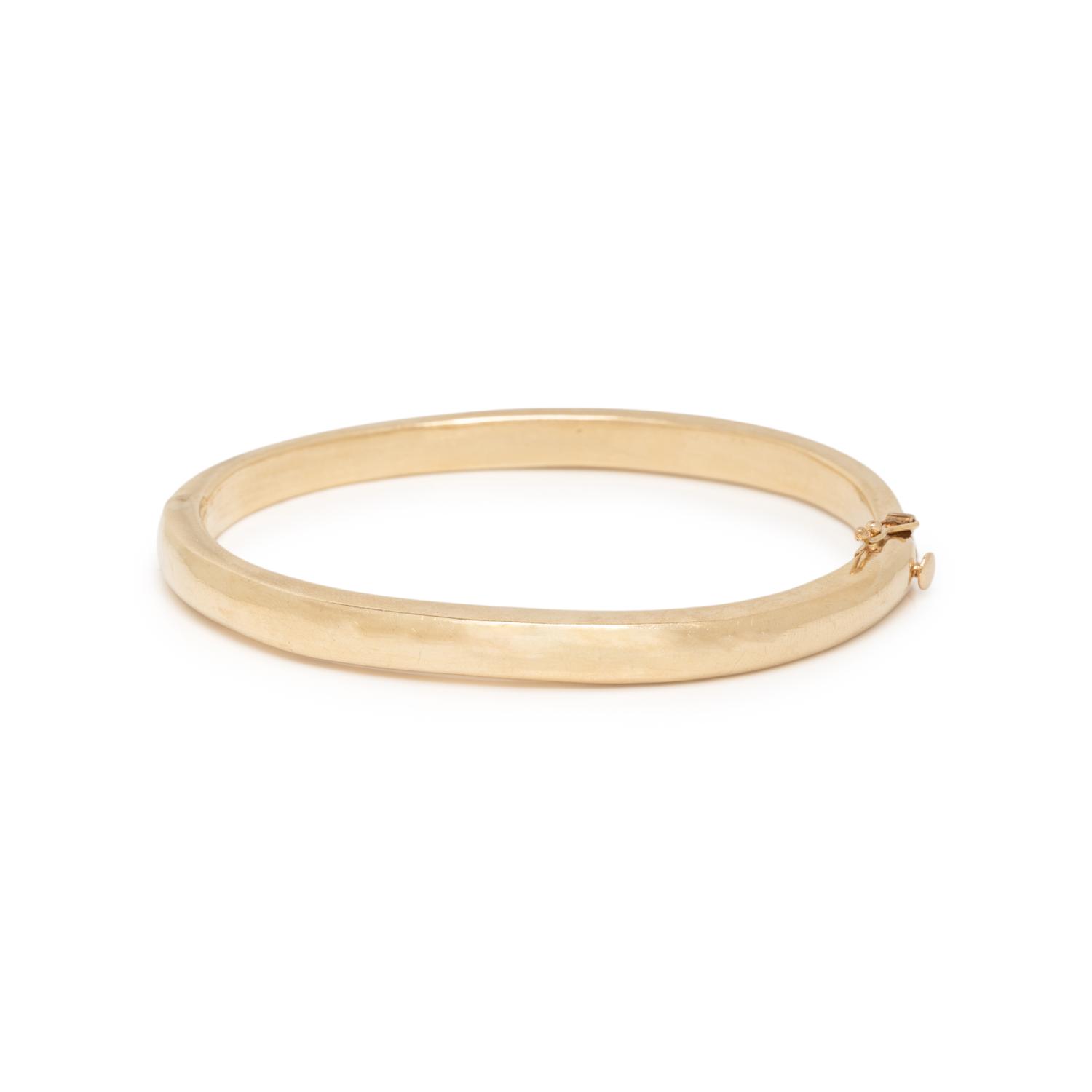 YELLOW GOLD AND DIAMOND BANGLE BRACELET