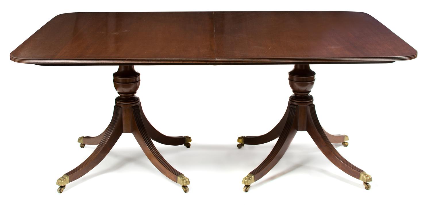 A Georgian Style Mahogany Pedestal Dining Table Height 30 x width 48 x depth 72 inches. — EARLY 20TH CENTURY